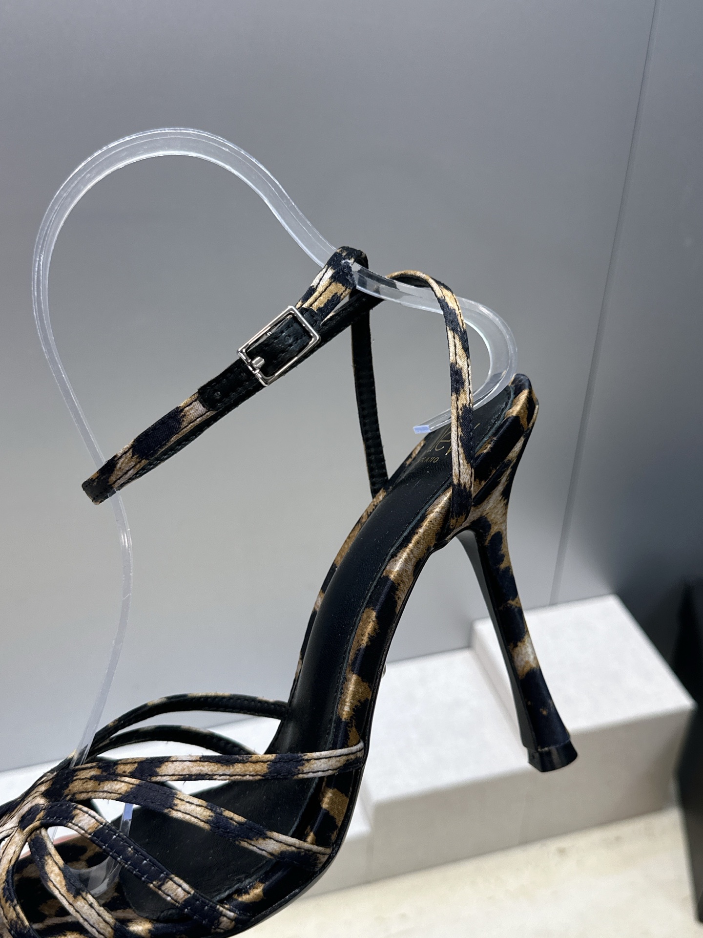 Alevì Milano 春夏经典系列果冻色编织镂空猪笼女鞋 阿列维.姆拉诺 字母logo珍珠五金扣高跟