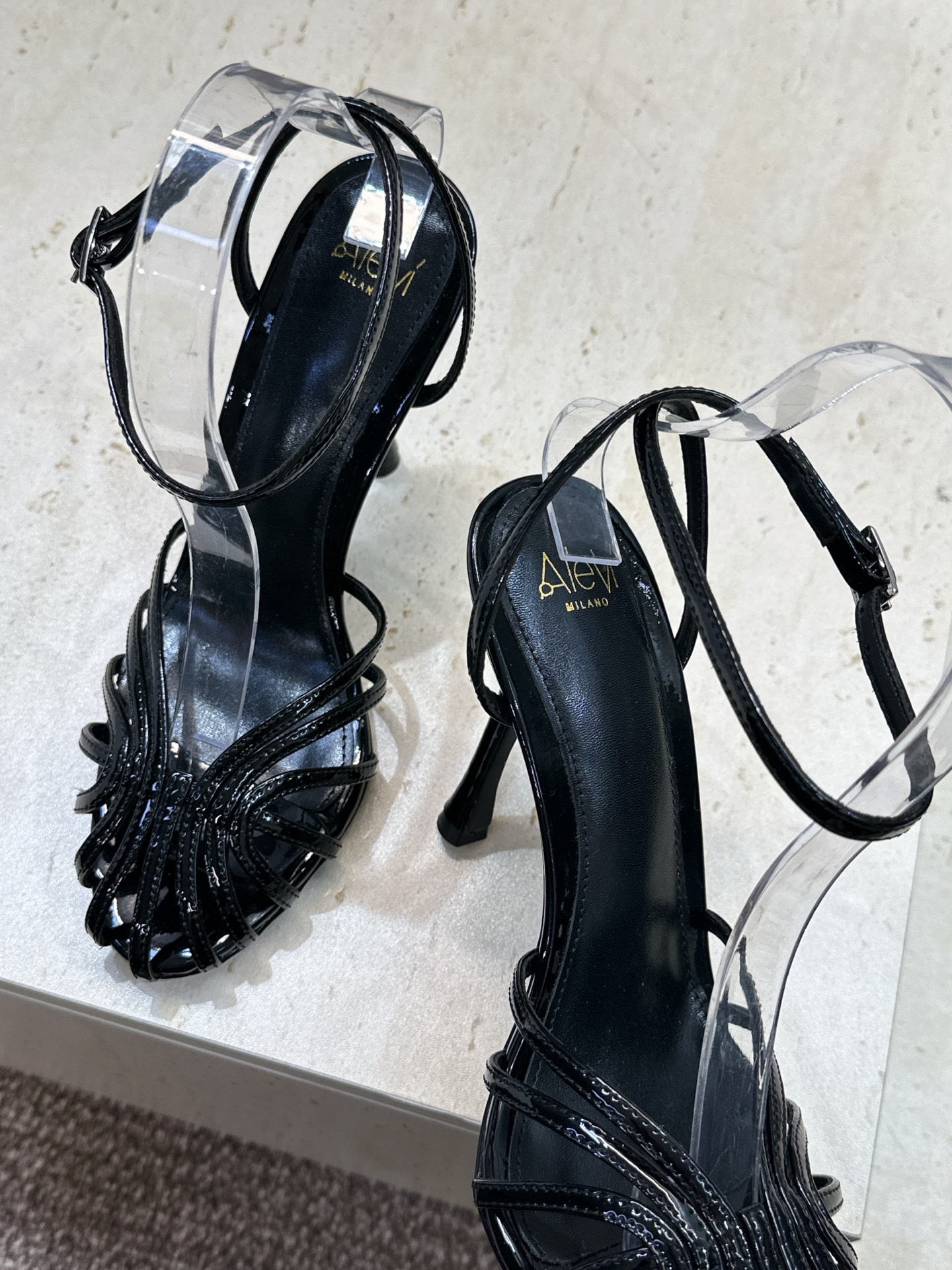Alevì Milano 春夏经典系列果冻色编织镂空猪笼女鞋 阿列维.姆拉诺 字母logo珍珠五金扣高跟