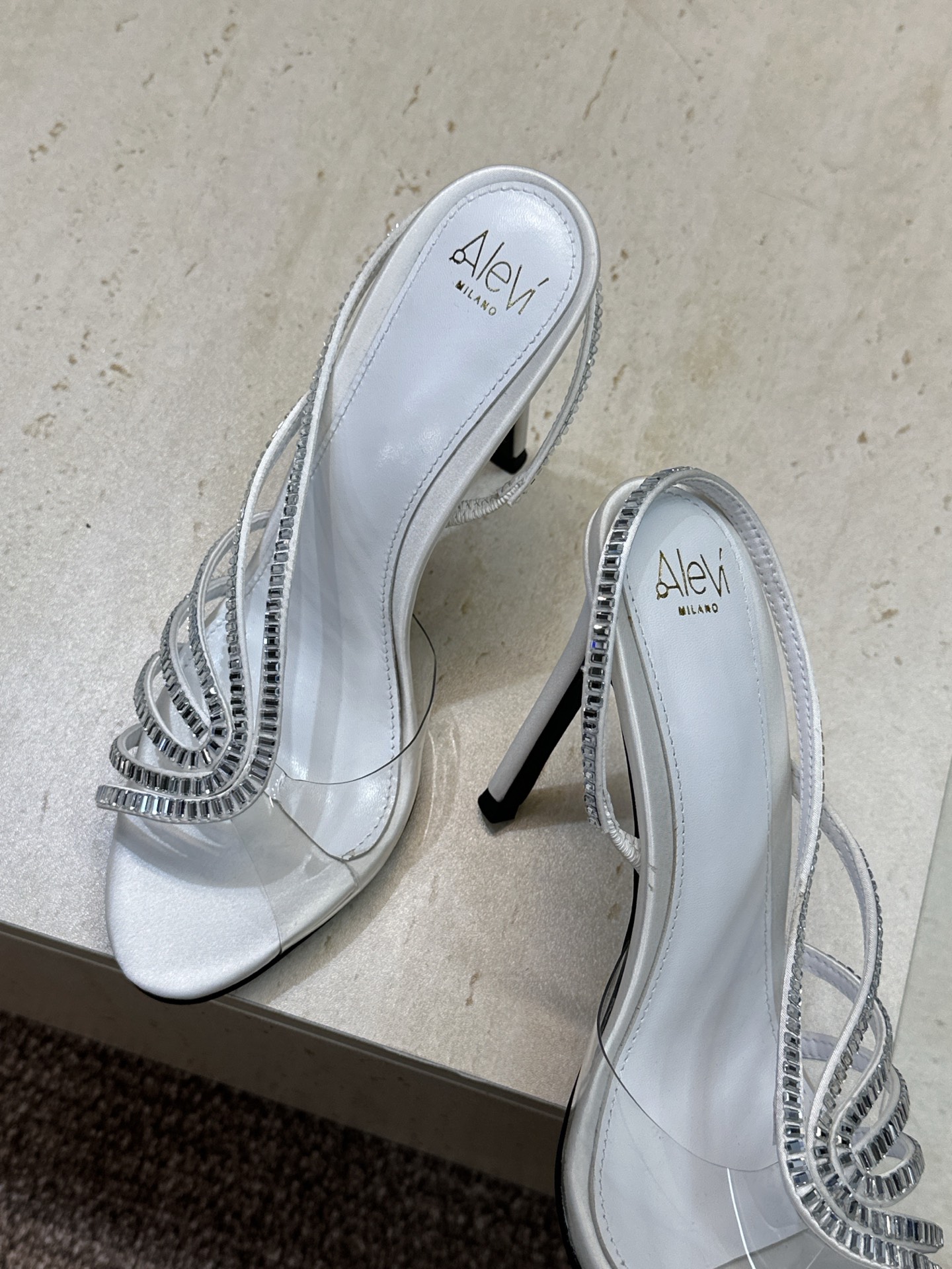 Alevì Milano 春夏经典系列果冻色编织高跟水钻女鞋 阿列维.姆拉诺 字母logo珍珠五金扣高圆