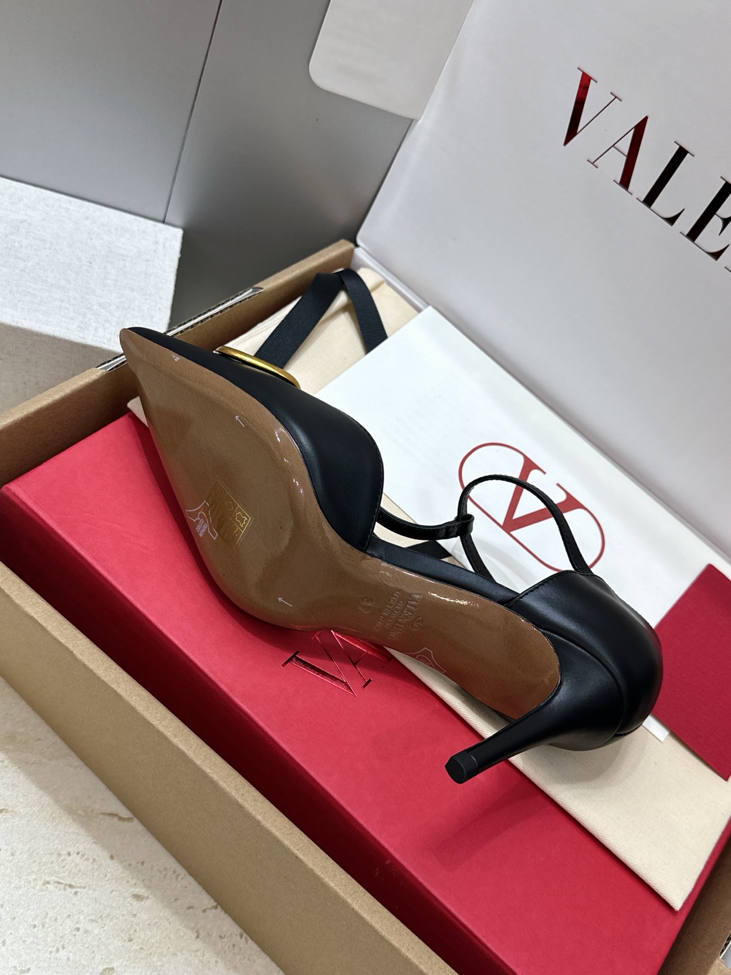 (配全套飞机盒)顶级版 Valentino 春夏经典款时尚T字带气质女鞋 华伦天奴字母logo五金扣尖头