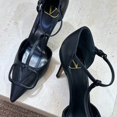 (配全套飞机盒)顶级版 Valentino 春夏经典款时尚T字带气质女鞋 华伦天奴字母logo五金扣尖头 (配全套飞机盒)顶级版 Valentino 春夏经典款时尚T字带气质女鞋 华伦天奴字母logo五金扣尖头