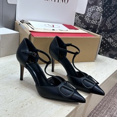 (配全套飞机盒)顶级版 Valentino 春夏经典款时尚T字带气质女鞋 华伦天奴字母logo五金扣尖头 (配全套飞机盒)顶级版 Valentino 春夏经典款时尚T字带气质女鞋 华伦天奴字母logo五金扣尖头