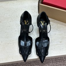 (配全套飞机盒)顶级版 Valentino 春夏经典款时尚T字带气质女鞋 华伦天奴字母logo五金扣尖头 (配全套飞机盒)顶级版 Valentino 春夏经典款时尚T字带气质女鞋 华伦天奴字母logo五金扣尖头