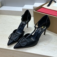 (配全套飞机盒)顶级版 Valentino 春夏经典款时尚T字带气质女鞋 华伦天奴字母logo五金扣尖头 (配全套飞机盒)顶级版 Valentino 春夏经典款时尚T字带气质女鞋 华伦天奴字母logo五金扣尖头