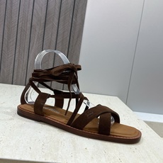 Miumiu 2026春夏新款罗马风格镂空交叉带女鞋 缪缪字母logo平底方头拼色凉鞋材质:鞋面进口混种 Miumiu 2026春夏新款罗马风格镂空交叉带女鞋 缪缪字母logo平底方头拼色凉鞋材质:鞋面进口混种