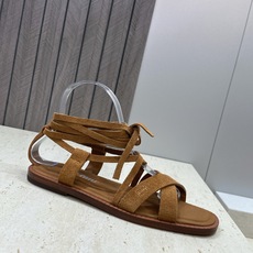 Miumiu 2026春夏新款罗马风格镂空交叉带女鞋 缪缪字母logo平底方头拼色凉鞋材质:鞋面进口混种 Miumiu 2026春夏新款罗马风格镂空交叉带女鞋 缪缪字母logo平底方头拼色凉鞋材质:鞋面进口混种