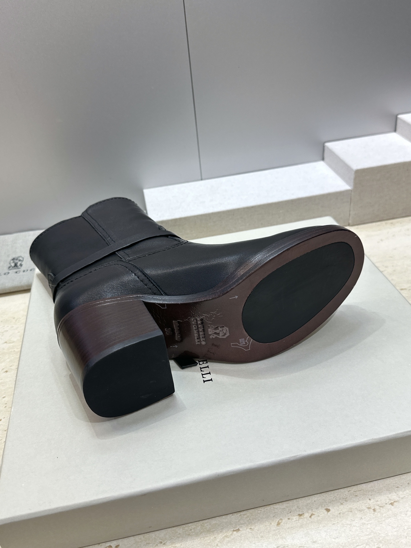 Brunello Cucineli 布鲁内诺库奇内利2026秋冬新款一脚蹬女短靴 BC 字母logo五金