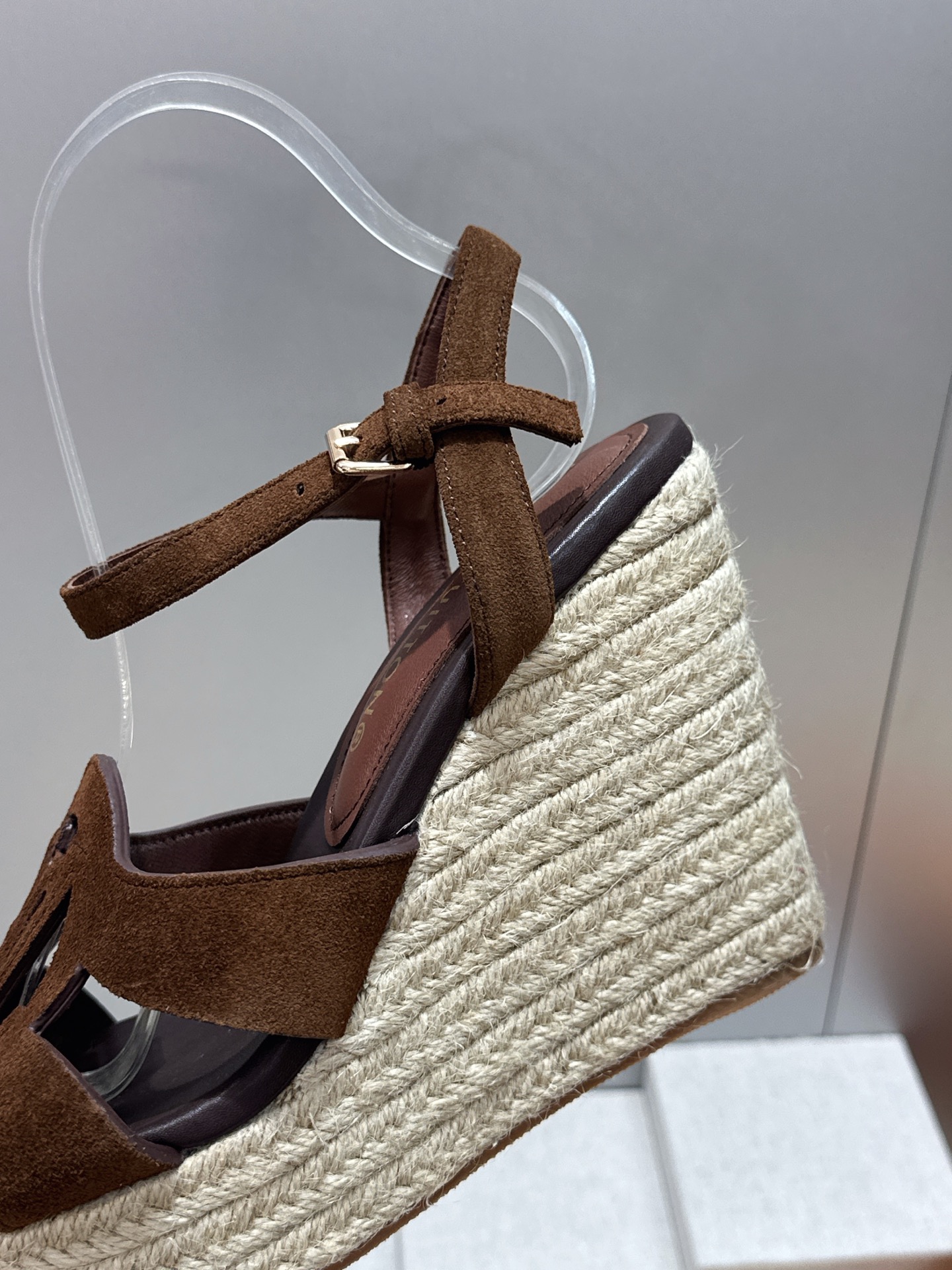 顶级版 Louis Vuitton 春夏新款厚底脚环绑带果冻色防水台女鞋  Lv字母logo镂空草编坡跟