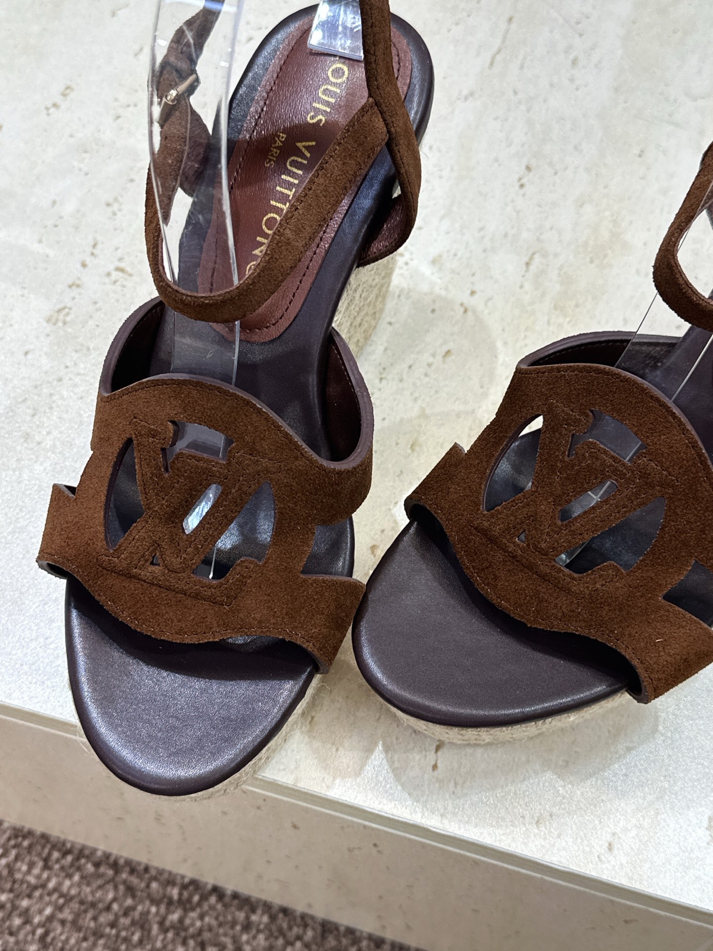 顶级版 Louis Vuitton 春夏新款厚底脚环绑带果冻色防水台女鞋  Lv字母logo镂空草编坡跟