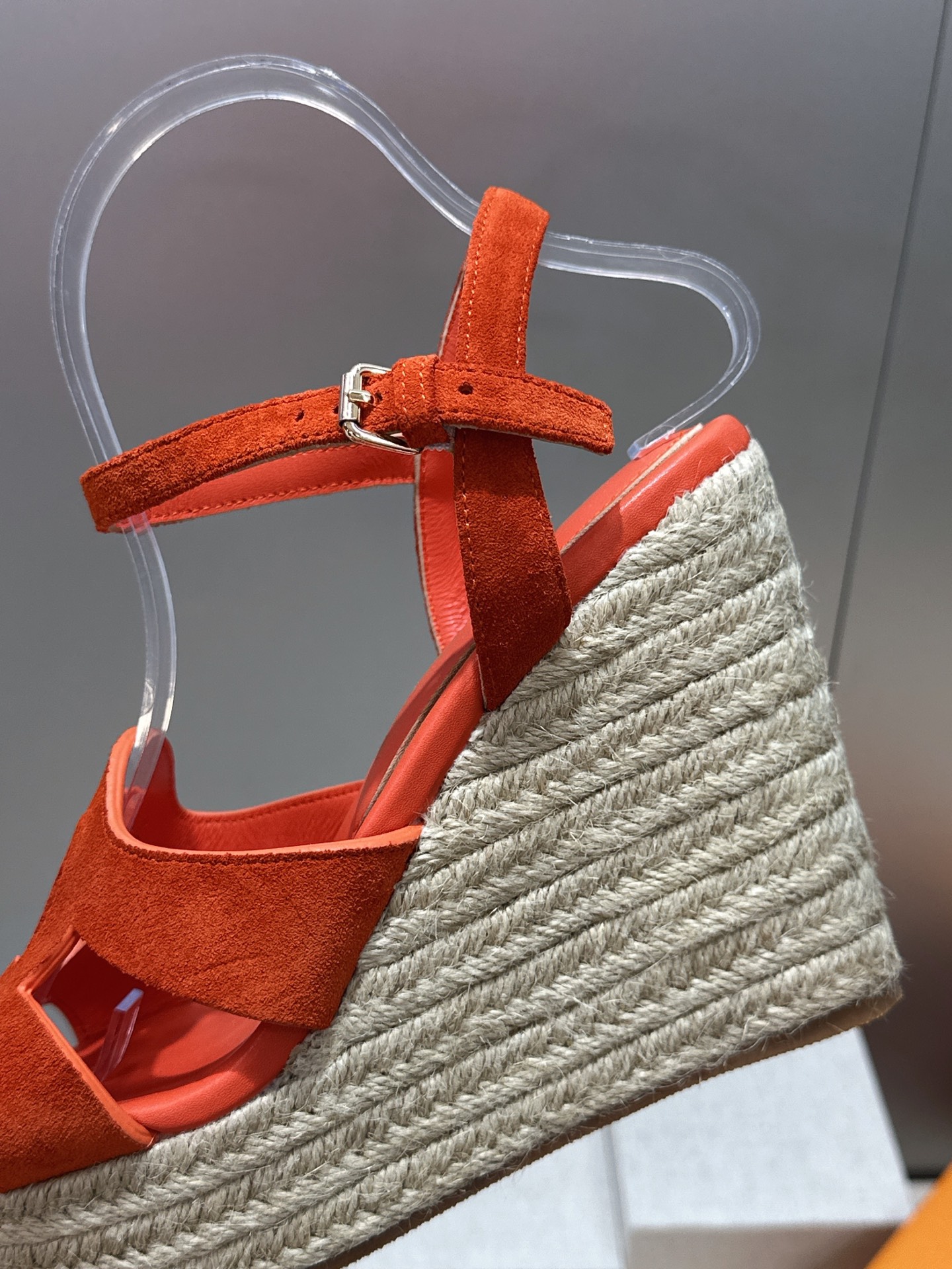 顶级版 Louis Vuitton 春夏新款厚底脚环绑带果冻色防水台女鞋  Lv字母logo镂空草编坡跟