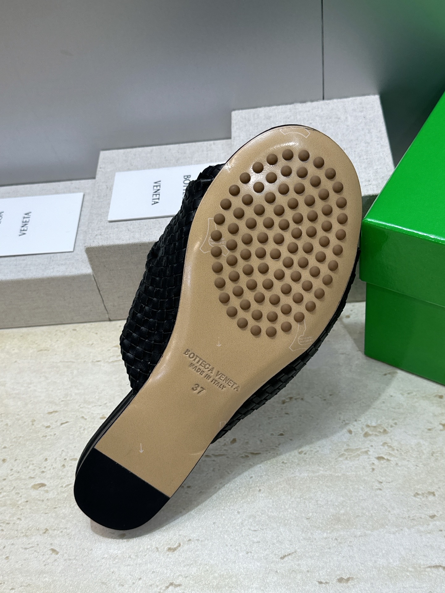 Bottega Veneta 葆蝶家2026春夏新款果冻色高跟编织沙滩女鞋 BV字母logo平底圆头露趾