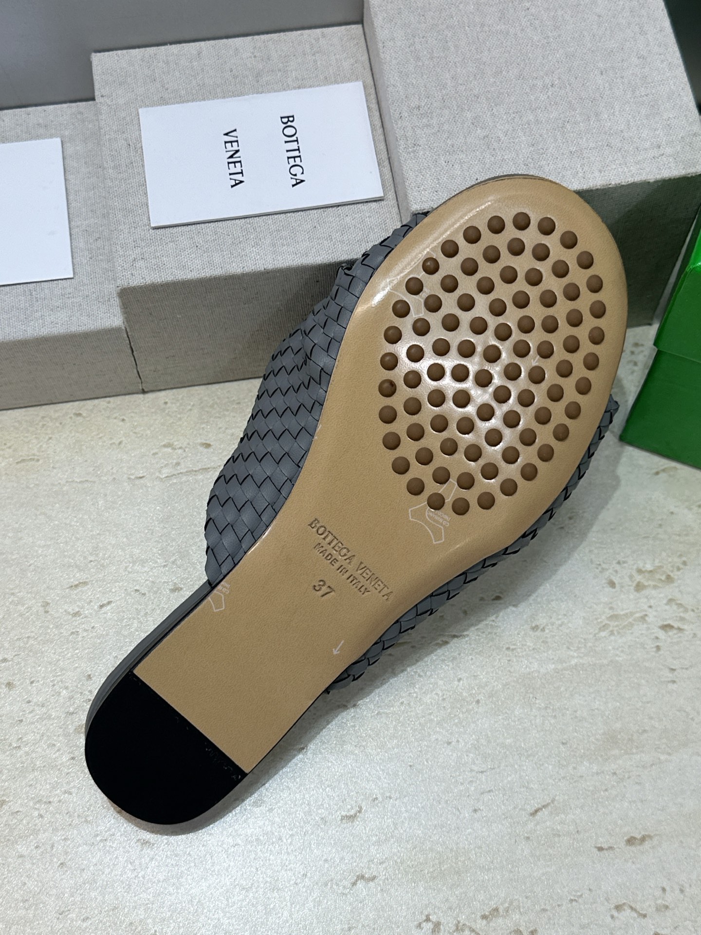 Bottega Veneta 葆蝶家2026春夏新款果冻色高跟编织沙滩女鞋 BV字母logo平底圆头露趾