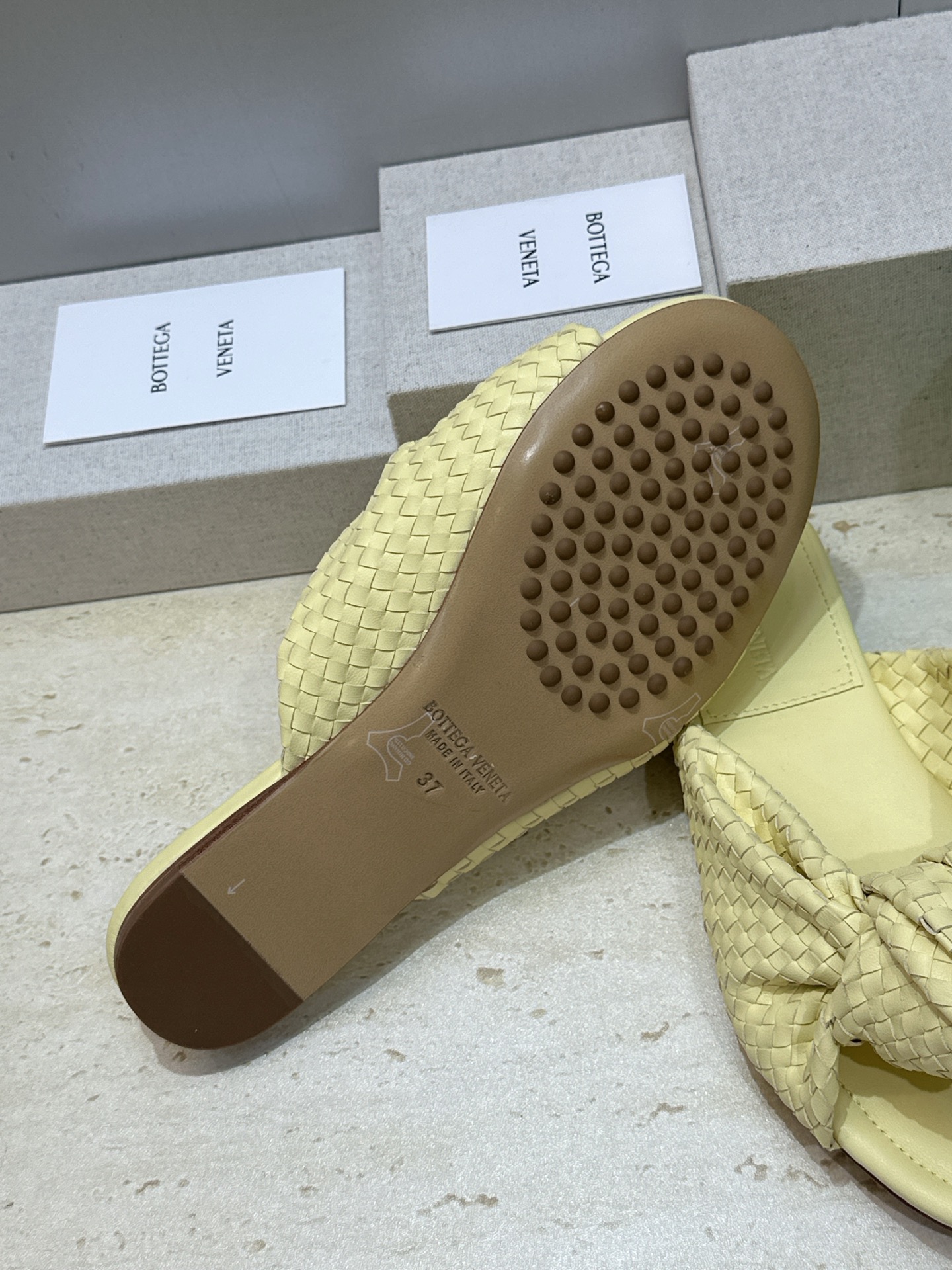 Bottega Veneta 葆蝶家2026春夏新款果冻色高跟编织沙滩女鞋 BV字母logo平底圆头露趾