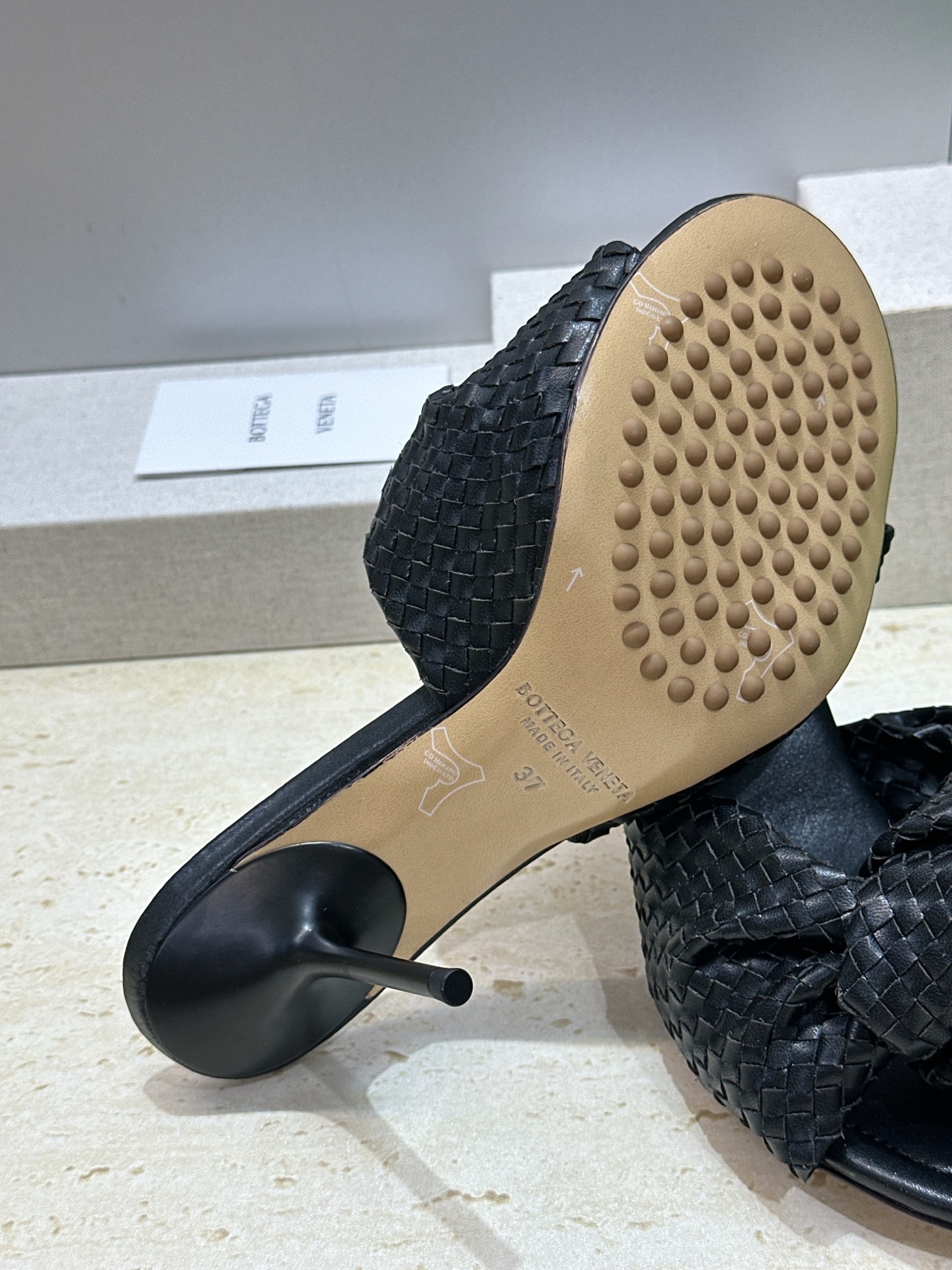 Bottega Veneta 葆蝶家2026春夏新款果冻色高跟编织沙滩女鞋 BV字母logo平底圆头露趾