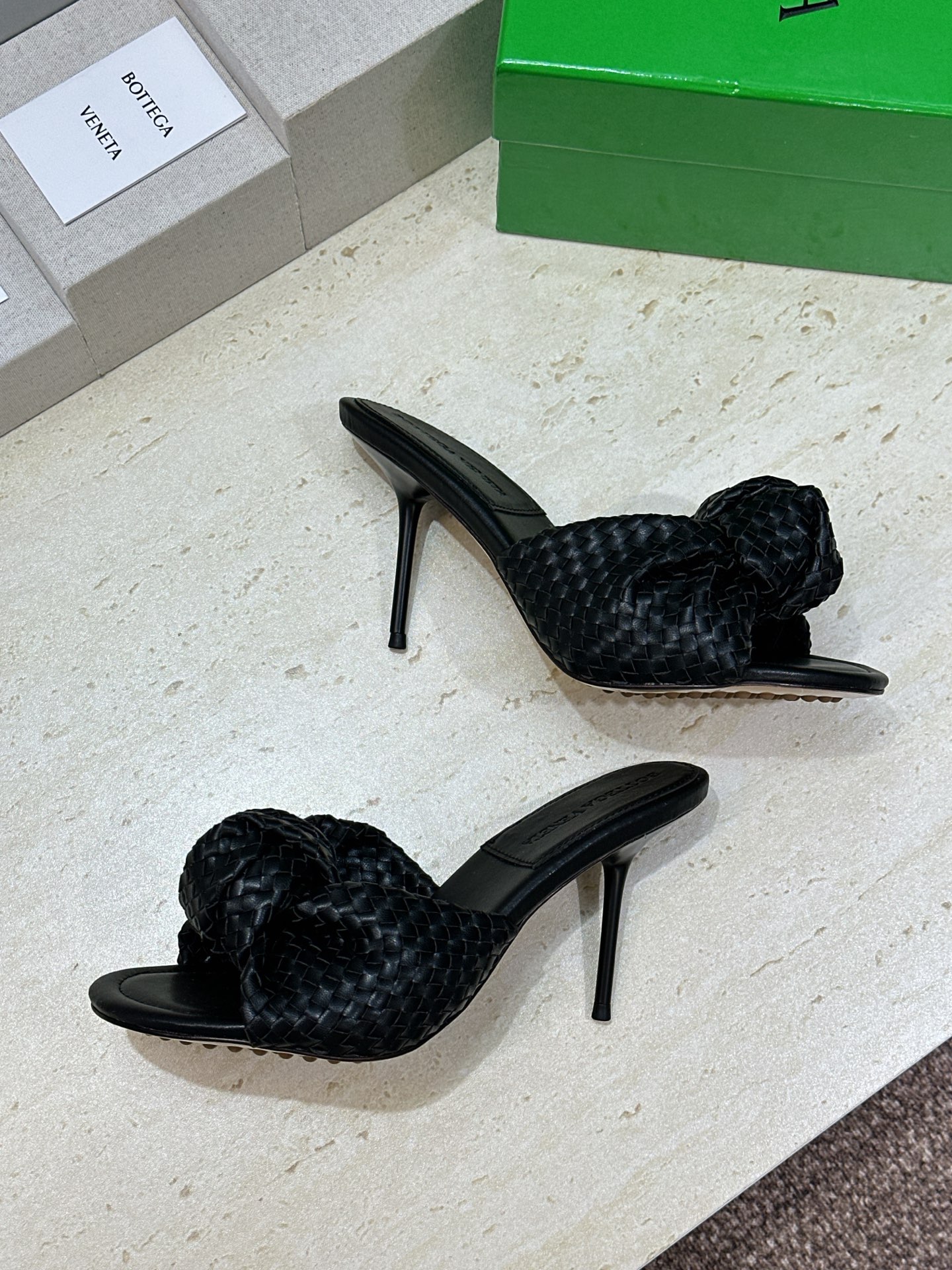 Bottega Veneta 葆蝶家2026春夏新款果冻色高跟编织沙滩女鞋 BV字母logo平底圆头露趾