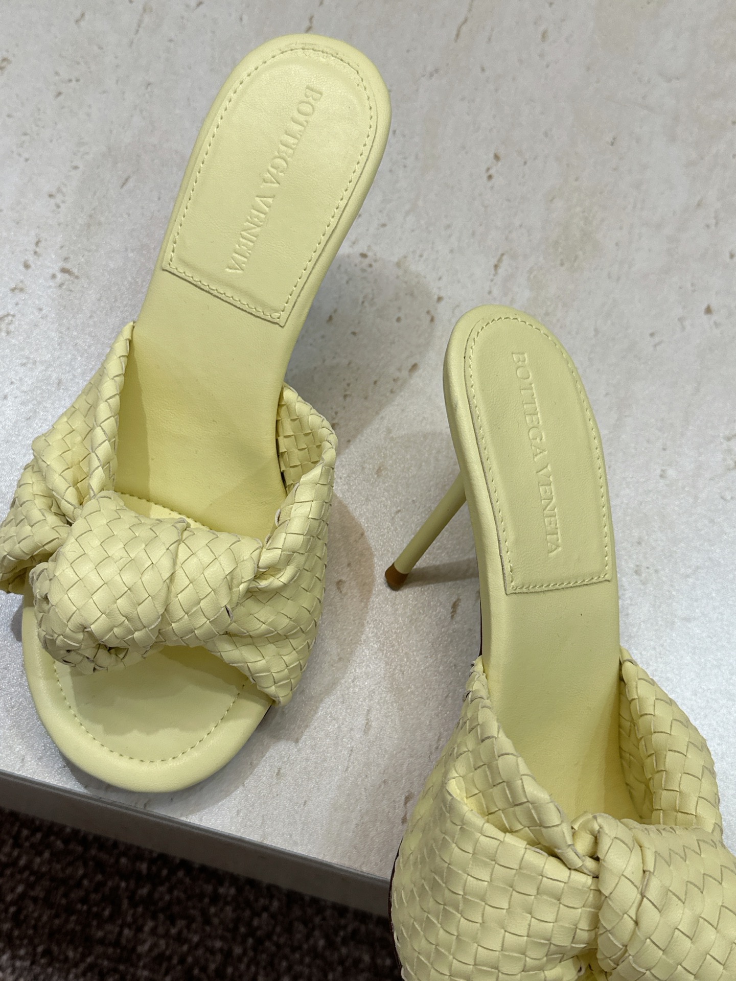 Bottega Veneta 葆蝶家2026春夏新款果冻色高跟编织沙滩女鞋 BV字母logo平底圆头露趾