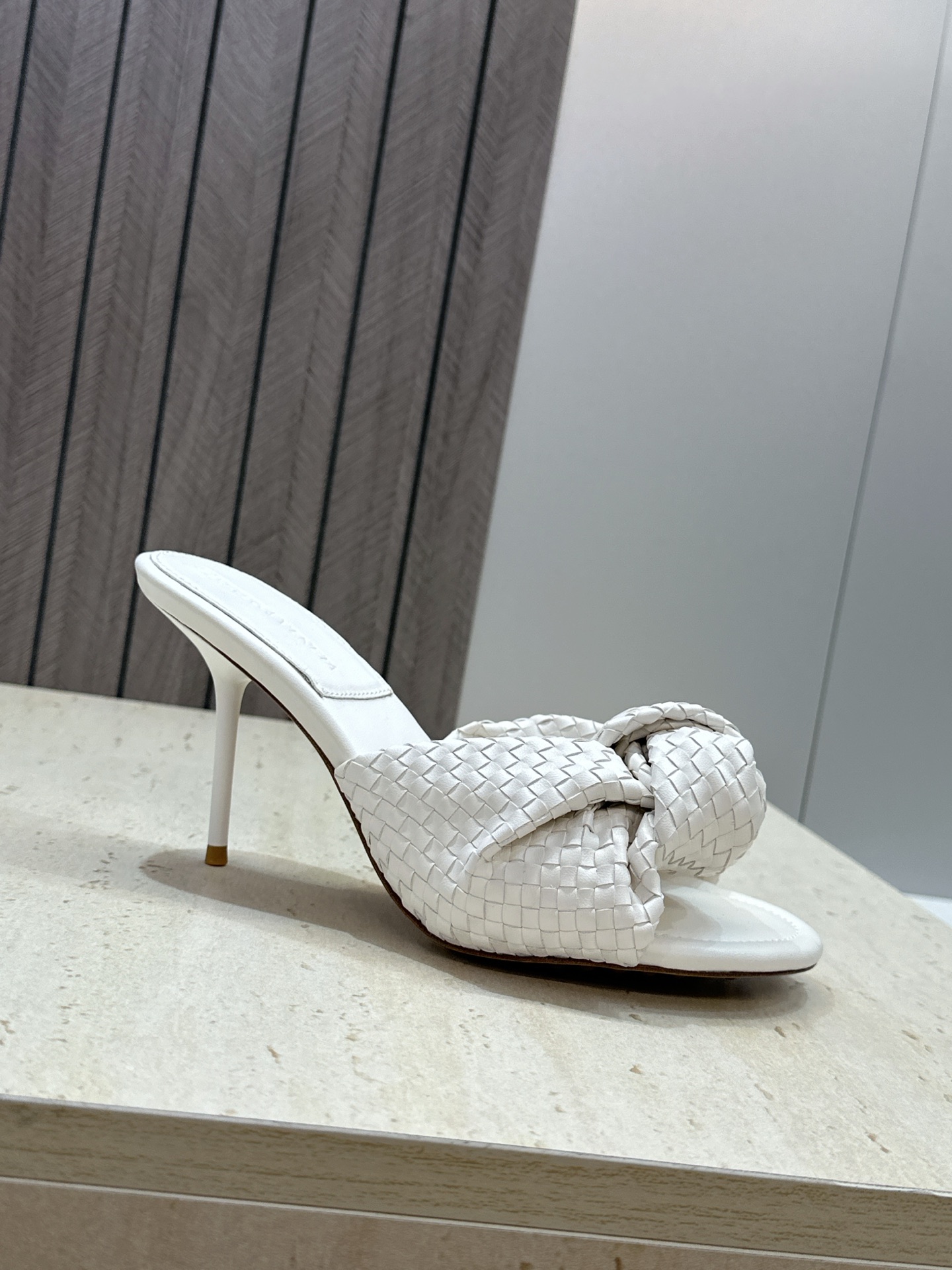 Bottega Veneta 葆蝶家2026春夏新款果冻色高跟编织沙滩女鞋 BV字母logo平底圆头露趾