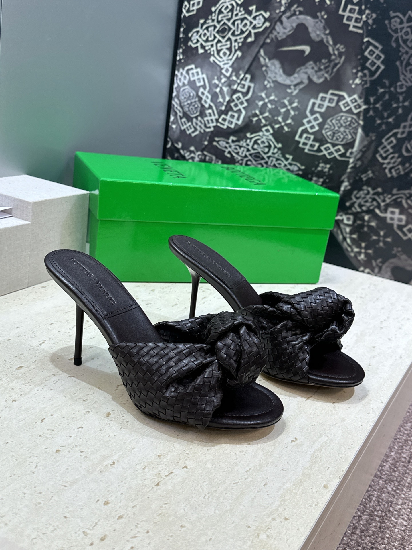 NO:905409,Bottega Veneta 2026 spring and summer new jelly color high-heeled woven beach women's shoes BV letter logo flat bottom round toe open-toe sandals Material: imported calfskin upper + sheepskin lining + Italian injection molded leather outsole Heel height: flat heel/medium heel 5CM/high heel 8.5CM Size: 35-42 (40.41.42 customization is not returnable), high-heeled shoes and slippers, bottega  veneta,bottega veneta,bottega veneta,high heels,slippers,cowhide,sheepskin,Leather soles19860909Bottega Veneta 葆蝶家2026春夏新款果冻色高跟编织沙滩女鞋 BV字母logo平底圆头露趾凉拖鞋 材质:鞋面进口小牛皮+羊皮内里+意大利注塑真皮大底 跟高:平跟/中跟5CM/高跟8.5CM Size : 35-42(40.41.42定制不退换）,高跟鞋拖鞋,bottega veneta,bottega veneta,bottega veneta,high heels,slippers,cowhide,sheepskin,Leather soles,Women's Shoes