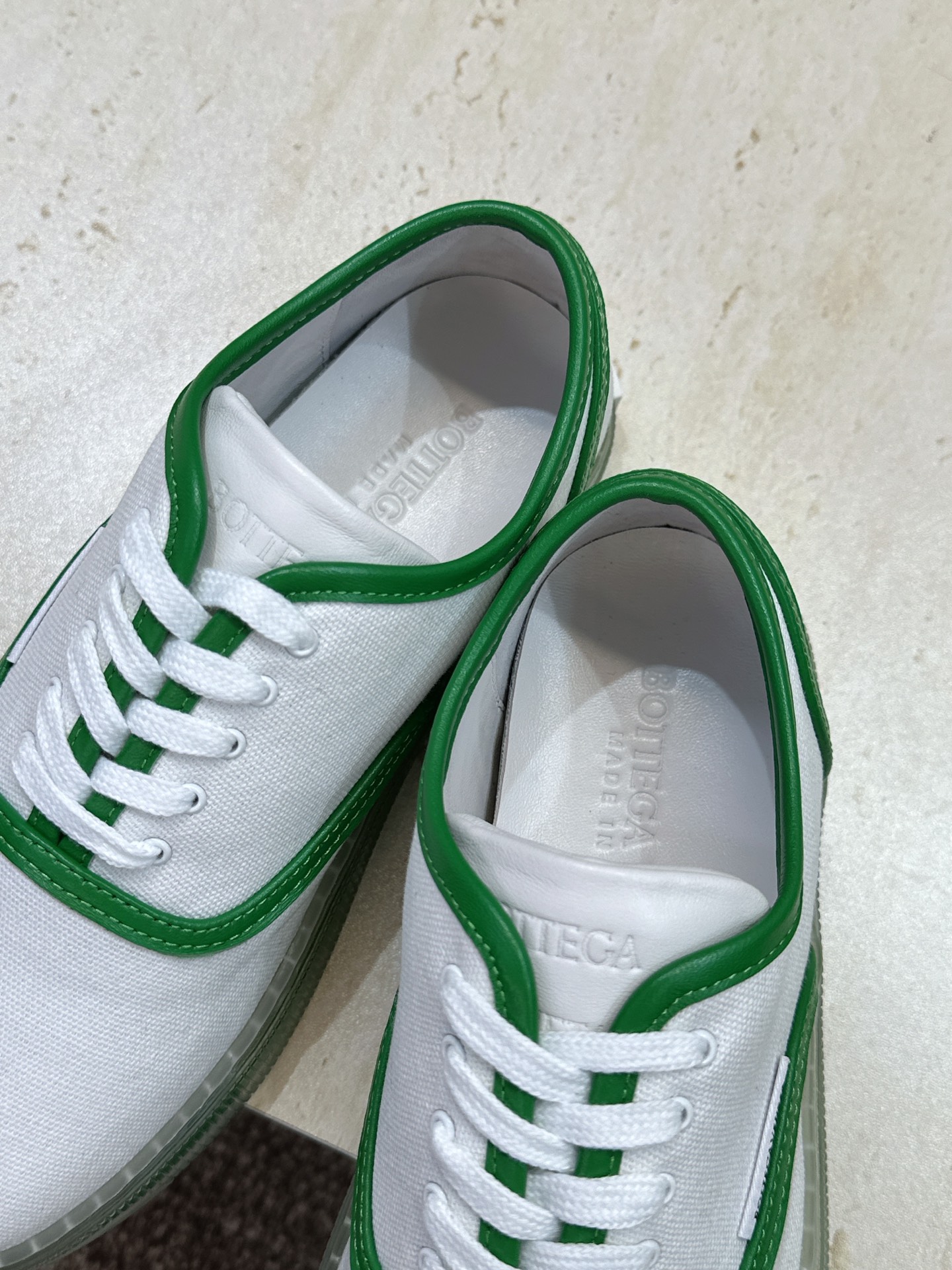 男+10Bottega Veneta 葆蝶家2026春夏情侣系列新款系带休闲运动鞋 BV字母logo平底