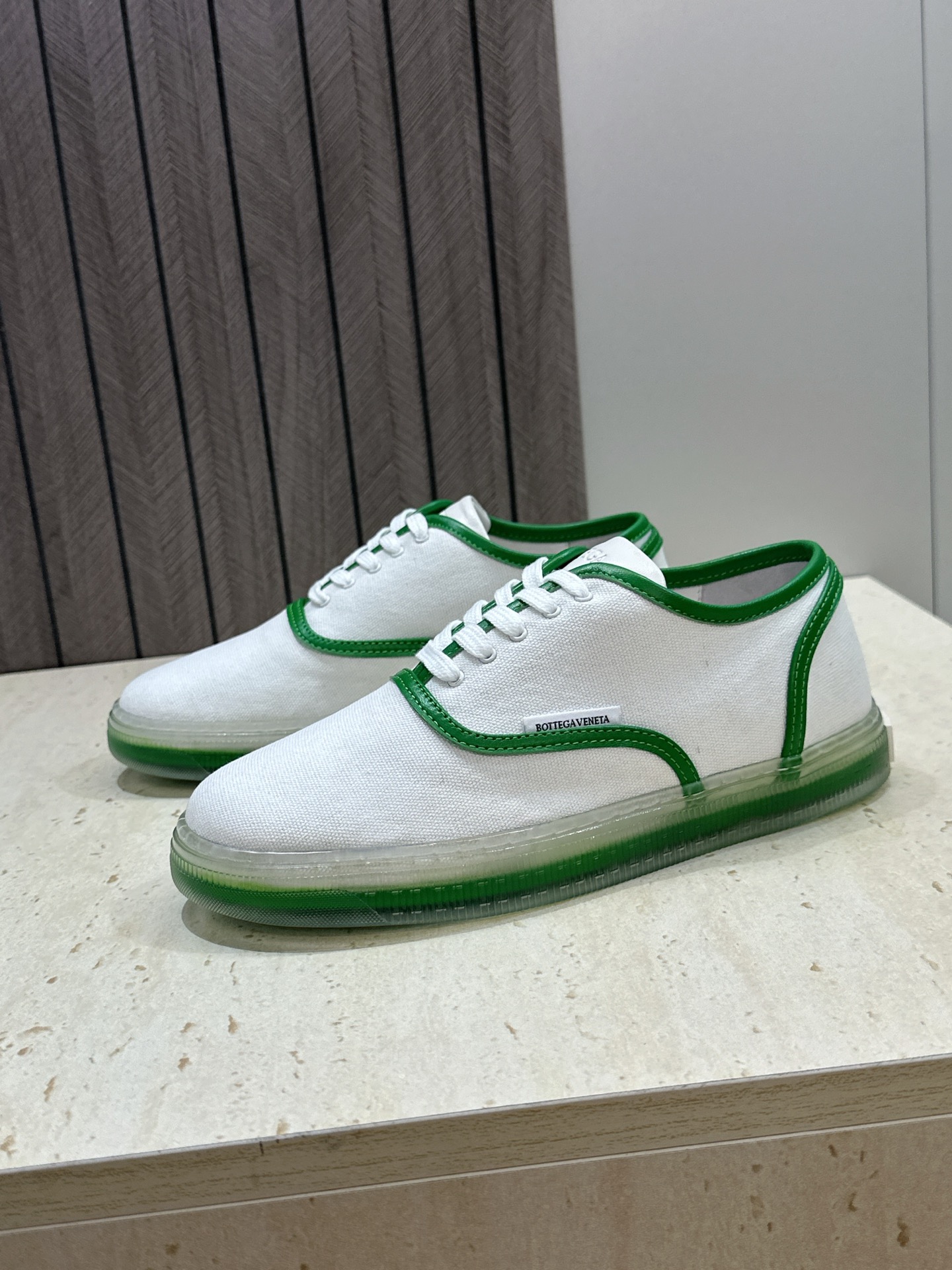 男+10Bottega Veneta 葆蝶家2026春夏情侣系列新款系带休闲运动鞋 BV字母logo平底