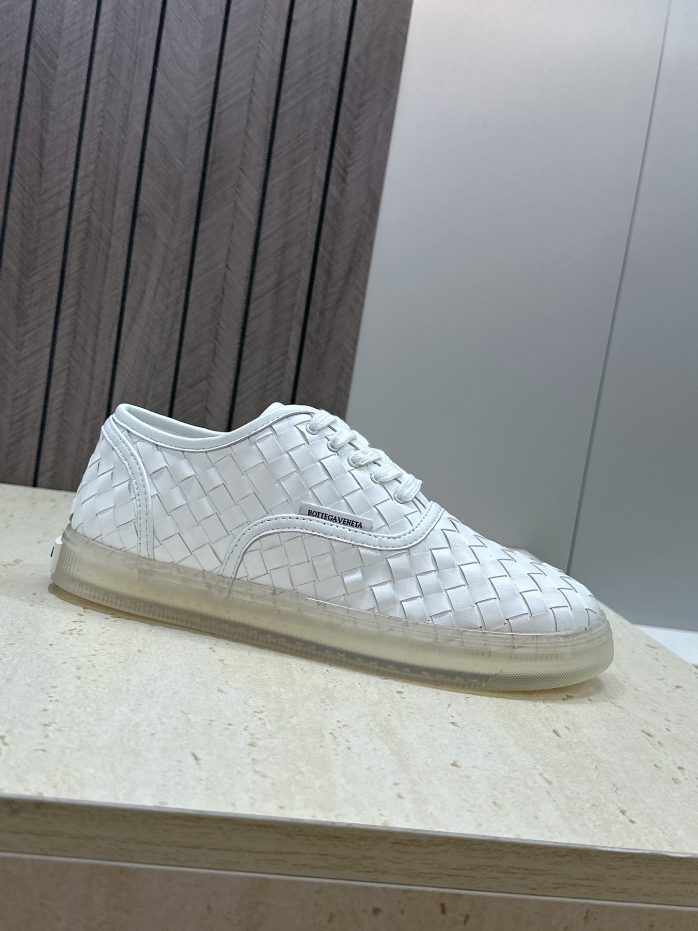 男+10Bottega Veneta 葆蝶家2026春夏情侣系列新款系带休闲运动鞋 BV字母logo平底