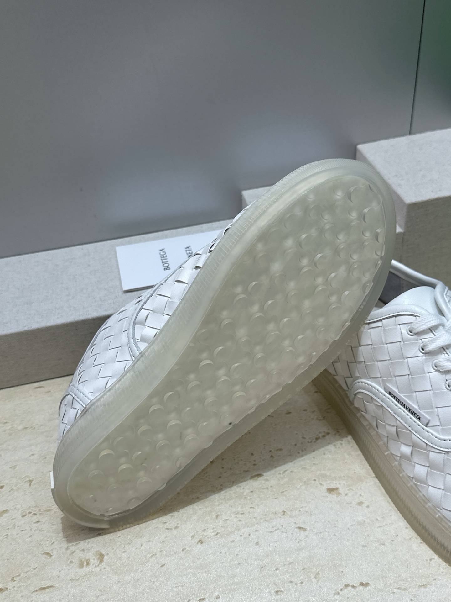 男+10Bottega Veneta 葆蝶家2026春夏情侣系列新款系带休闲运动鞋 BV字母logo平底