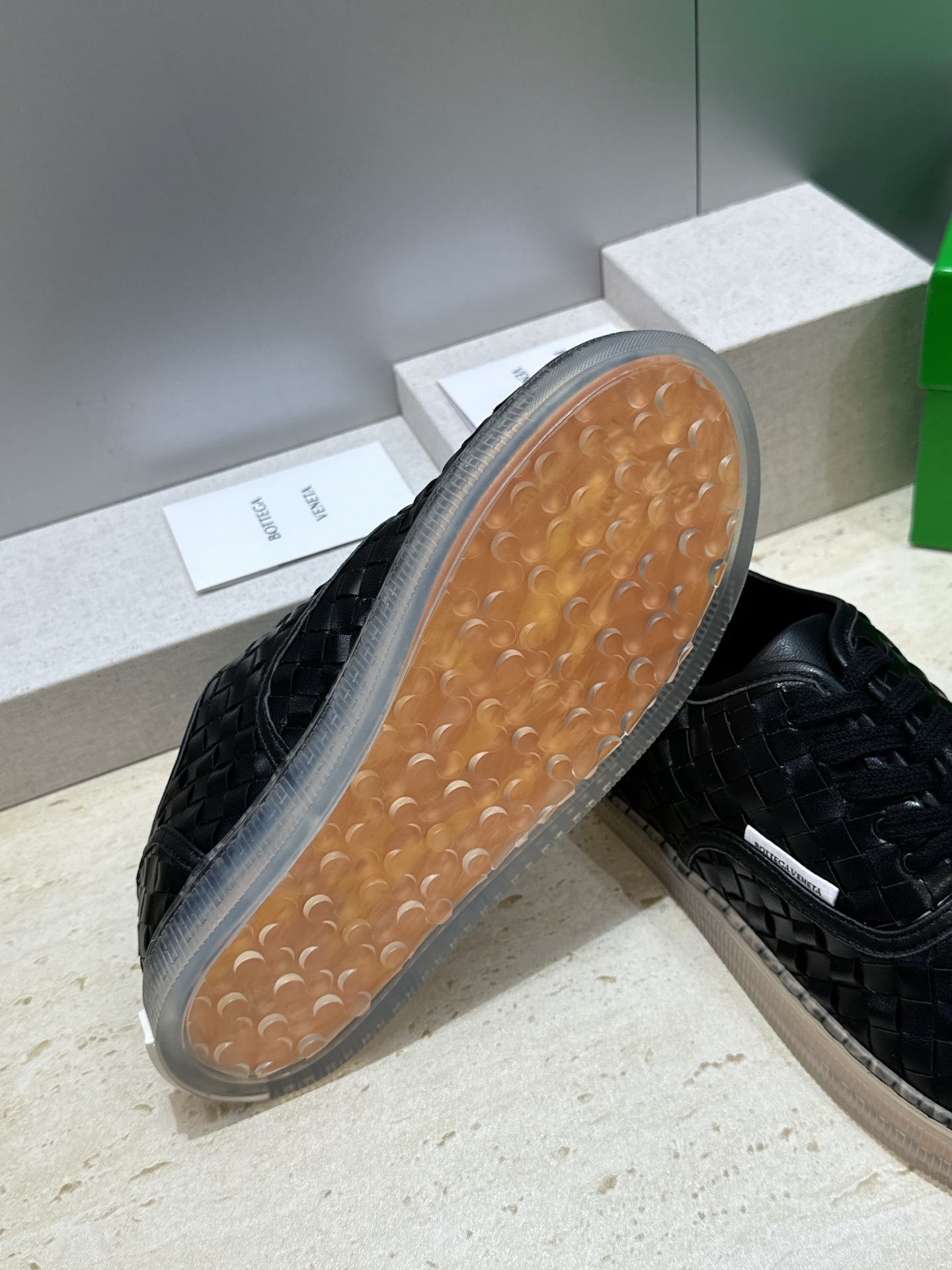 男+10Bottega Veneta 葆蝶家2026春夏情侣系列新款系带休闲运动鞋 BV字母logo平底