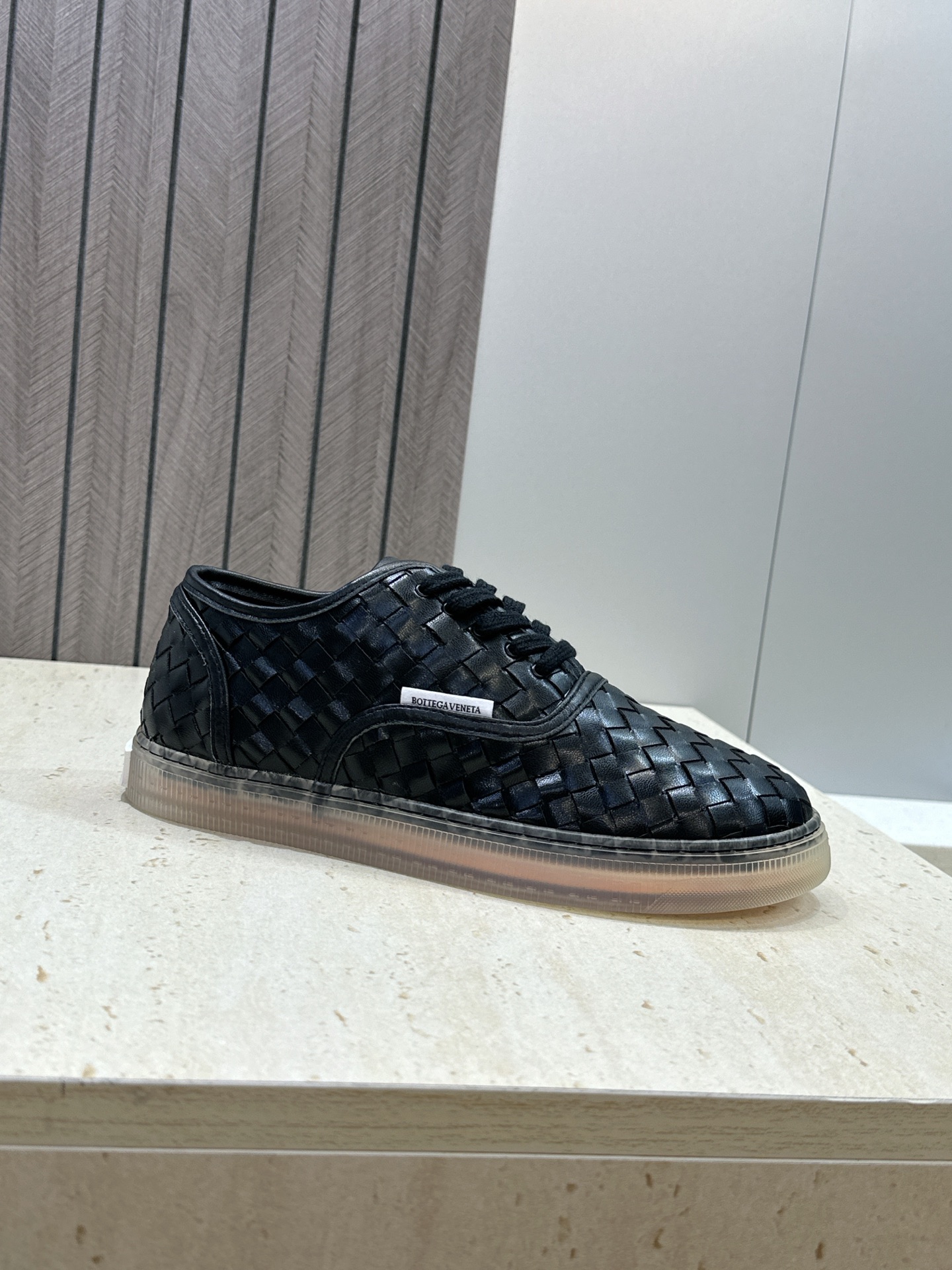男+10Bottega Veneta 葆蝶家2026春夏情侣系列新款系带休闲运动鞋 BV字母logo平底