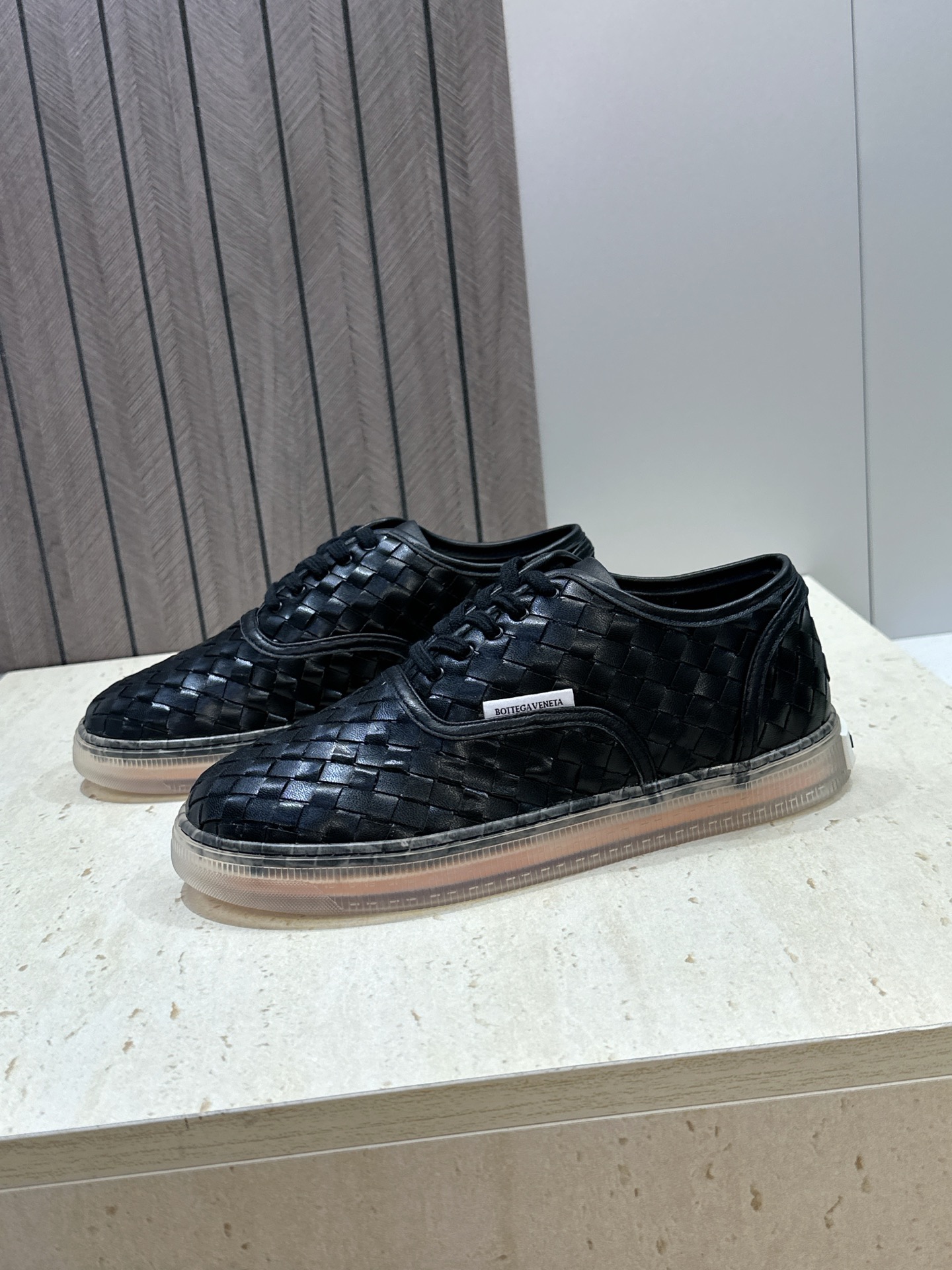 男+10Bottega Veneta 葆蝶家2026春夏情侣系列新款系带休闲运动鞋 BV字母logo平底