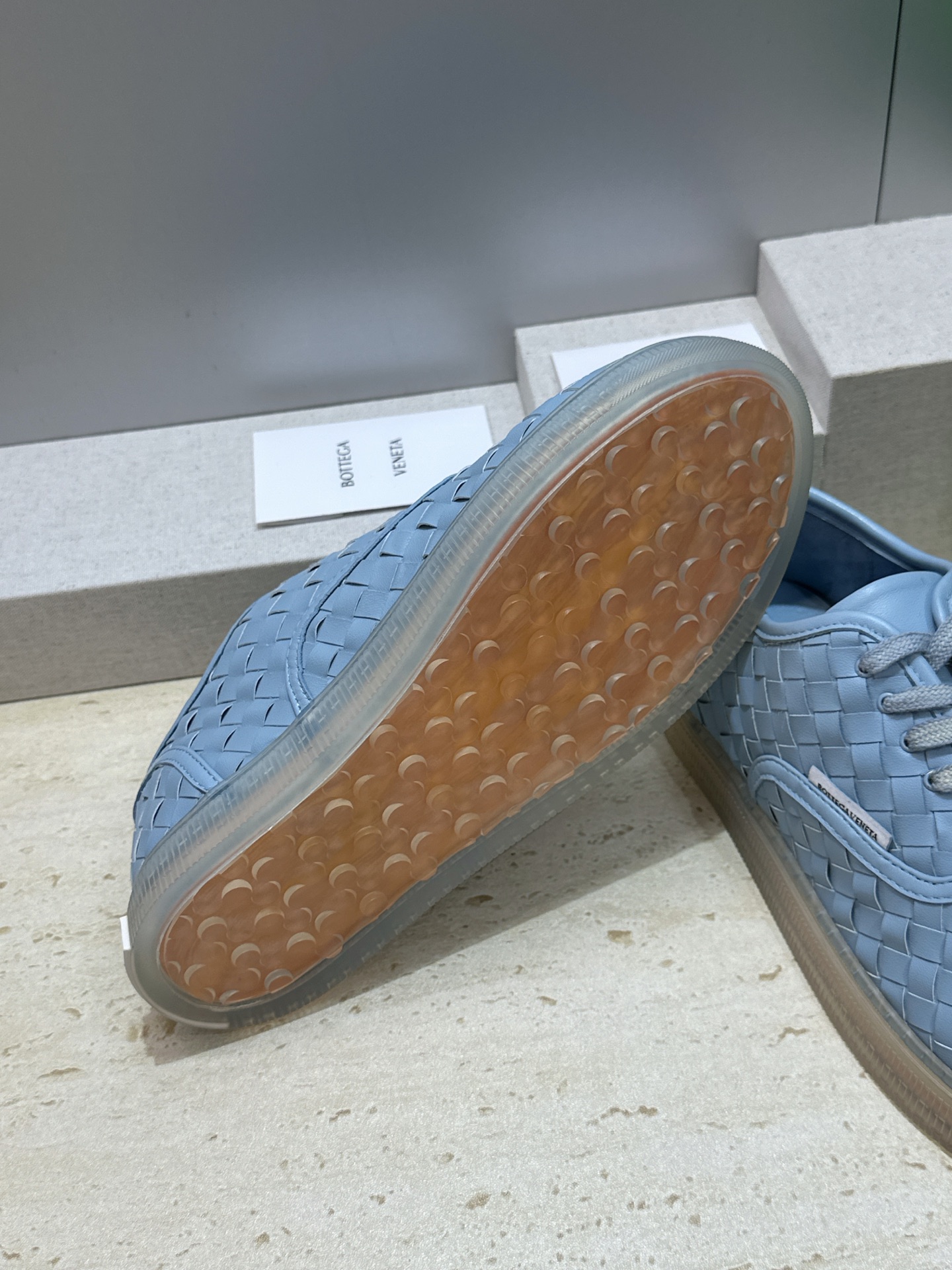 男+10Bottega Veneta 葆蝶家2026春夏情侣系列新款系带休闲运动鞋 BV字母logo平底