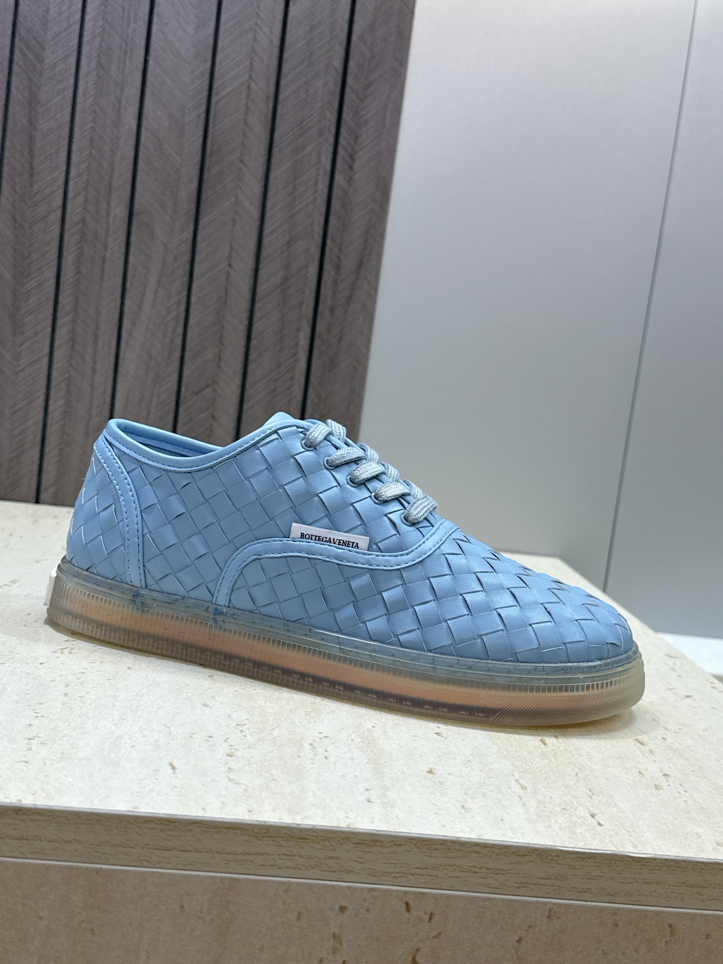 男+10Bottega Veneta 葆蝶家2026春夏情侣系列新款系带休闲运动鞋 BV字母logo平底