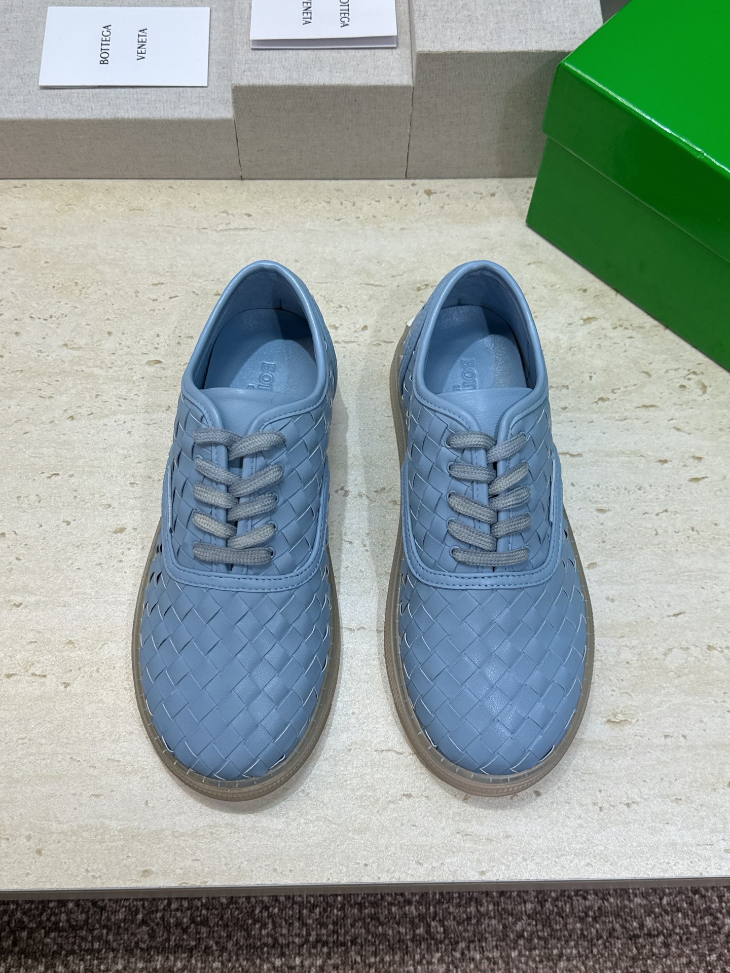 男+10Bottega Veneta 葆蝶家2026春夏情侣系列新款系带休闲运动鞋 BV字母logo平底
