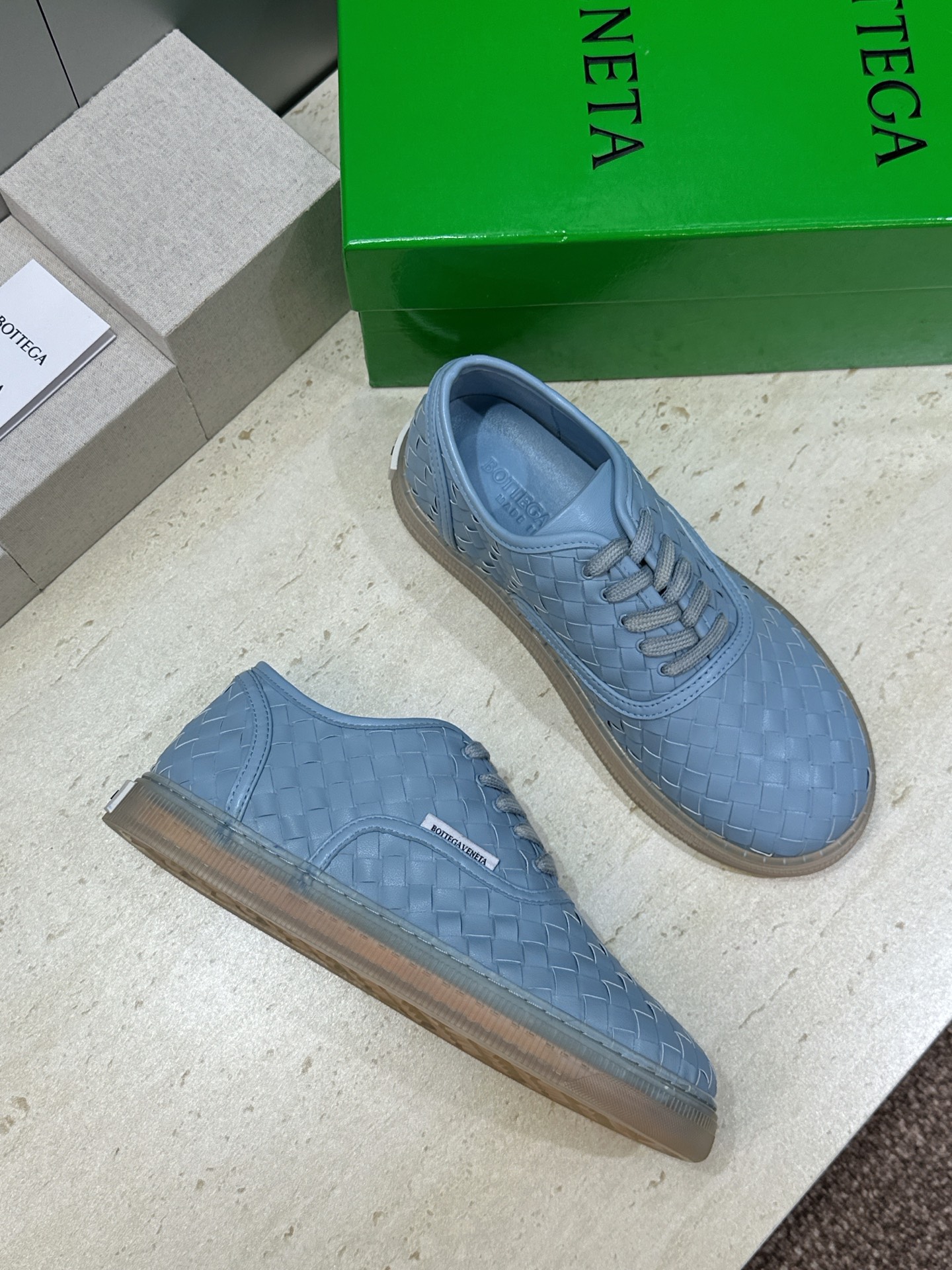 男+10Bottega Veneta 葆蝶家2026春夏情侣系列新款系带休闲运动鞋 BV字母logo平底