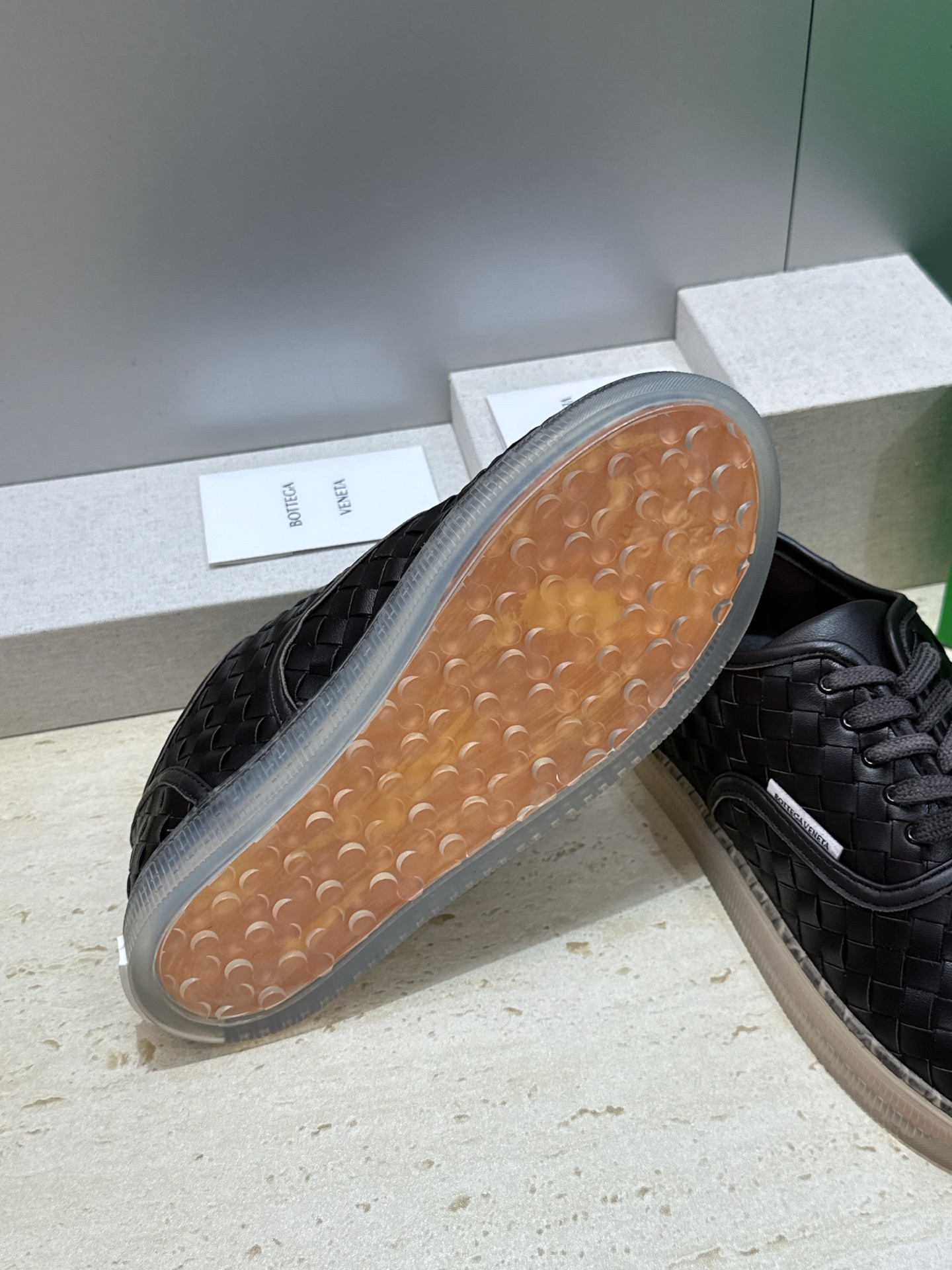 男+10Bottega Veneta 葆蝶家2026春夏情侣系列新款系带休闲运动鞋 BV字母logo平底