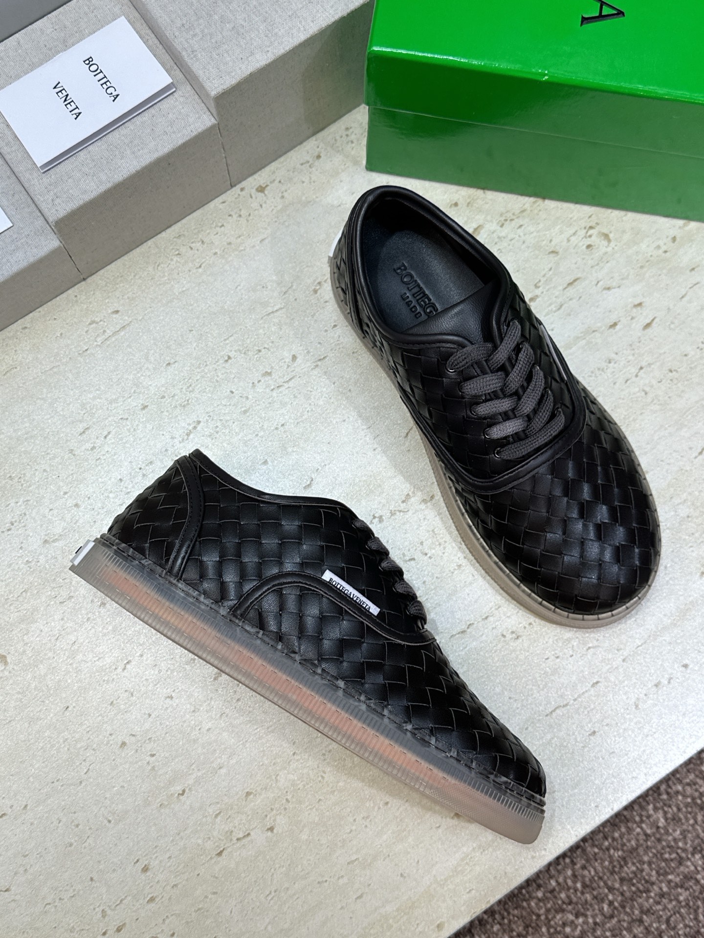 男+10Bottega Veneta 葆蝶家2026春夏情侣系列新款系带休闲运动鞋 BV字母logo平底