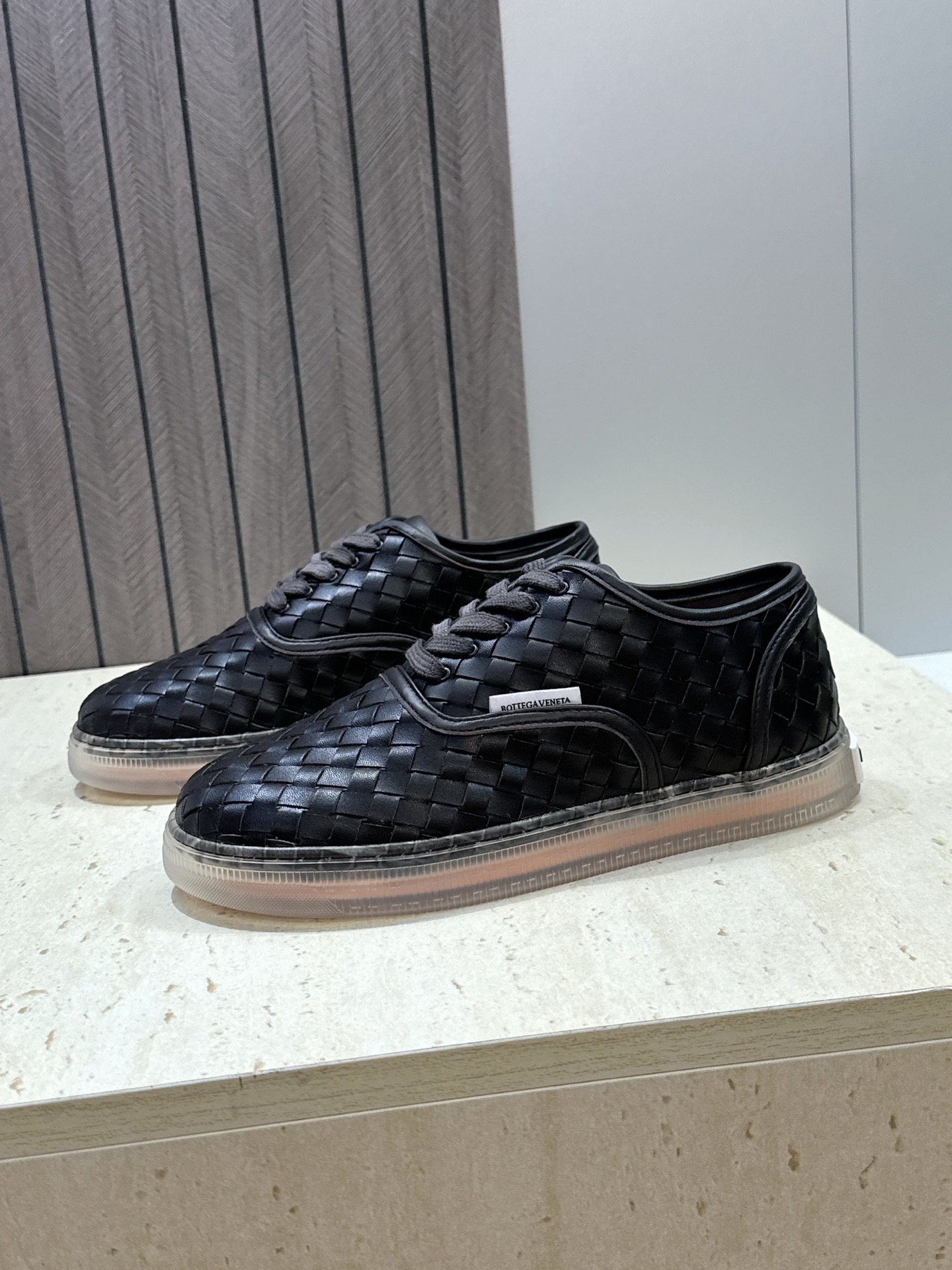 男+10Bottega Veneta 葆蝶家2026春夏情侣系列新款系带休闲运动鞋 BV字母logo平底