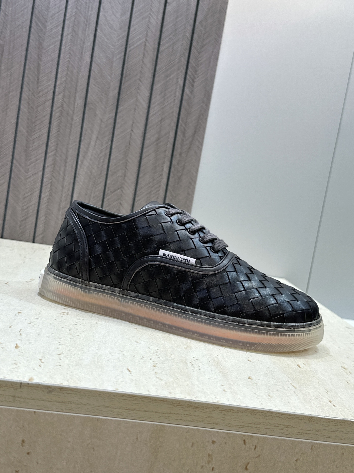 男+10Bottega Veneta 葆蝶家2026春夏情侣系列新款系带休闲运动鞋 BV字母logo平底