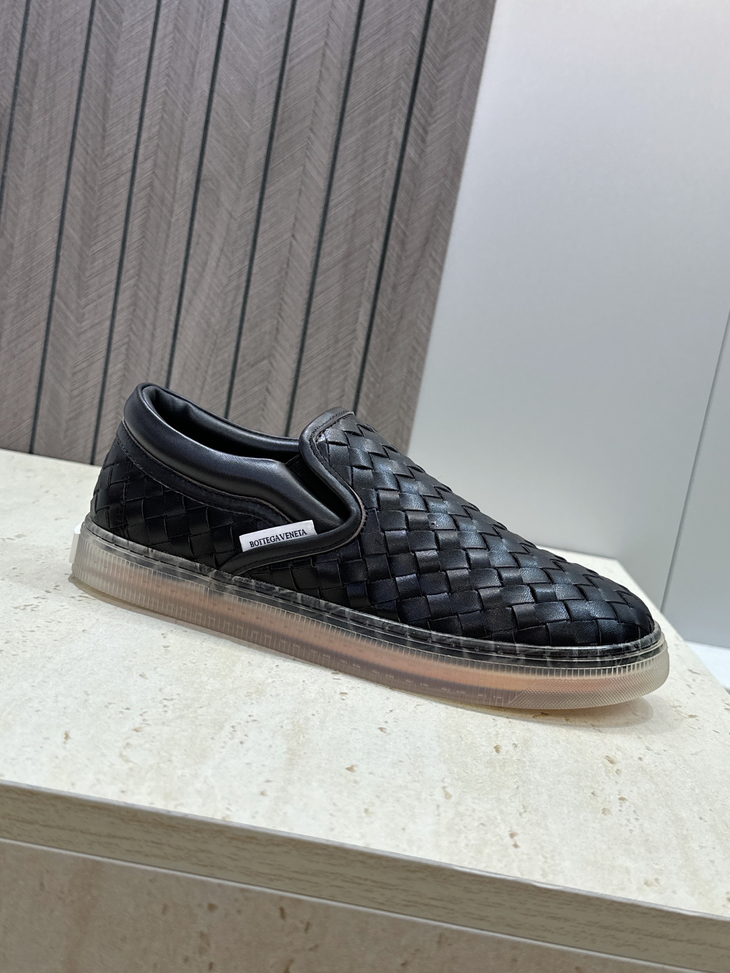 男+10Bottega Veneta 葆蝶家2026春夏情侣系列新款休闲运动小白鞋 BV字母logo平底