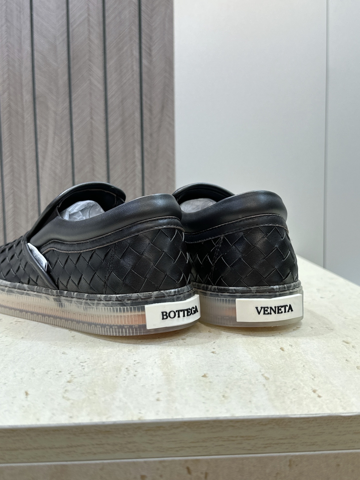 男+10Bottega Veneta 葆蝶家2026春夏情侣系列新款休闲运动小白鞋 BV字母logo平底
