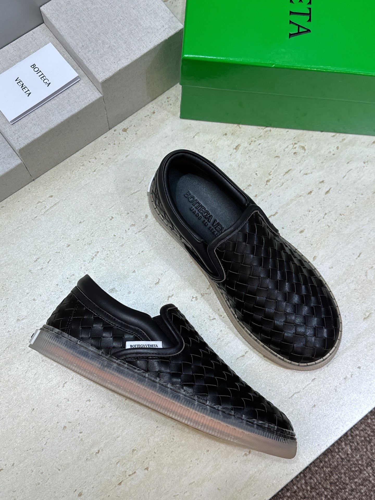 男+10Bottega Veneta 葆蝶家2026春夏情侣系列新款休闲运动小白鞋 BV字母logo平底