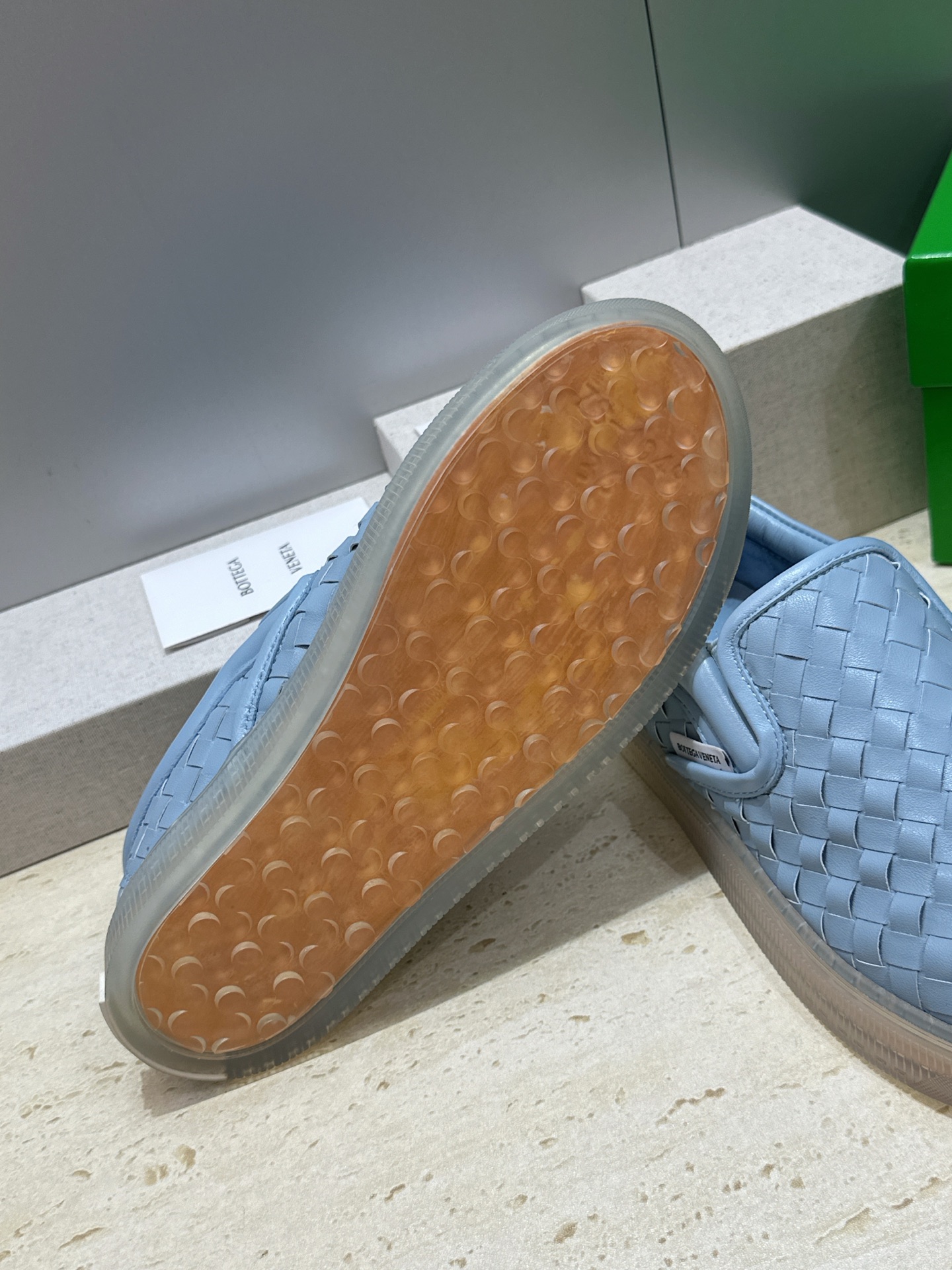 男+10Bottega Veneta 葆蝶家2026春夏情侣系列新款休闲运动小白鞋 BV字母logo平底