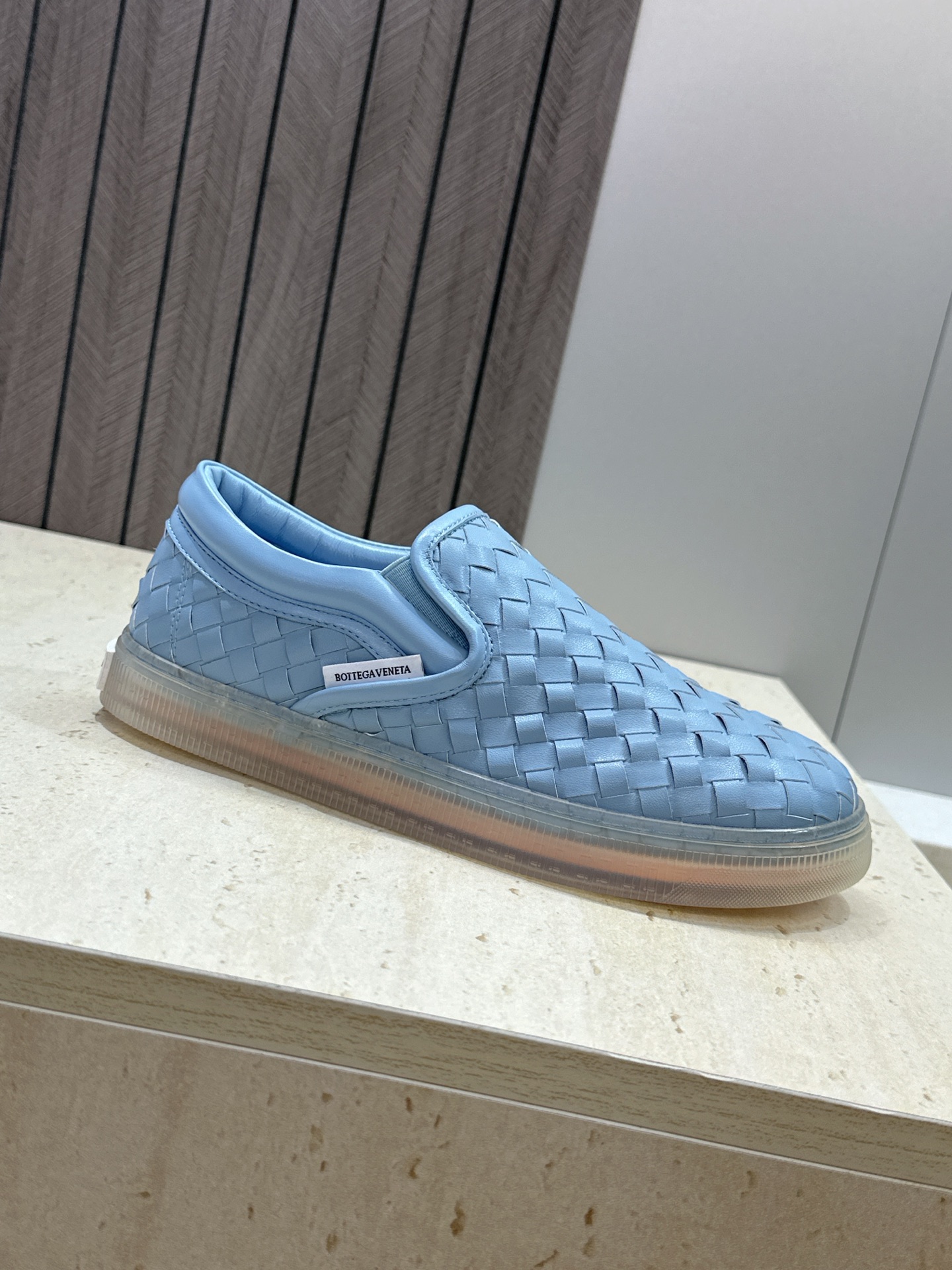 男+10Bottega Veneta 葆蝶家2026春夏情侣系列新款休闲运动小白鞋 BV字母logo平底