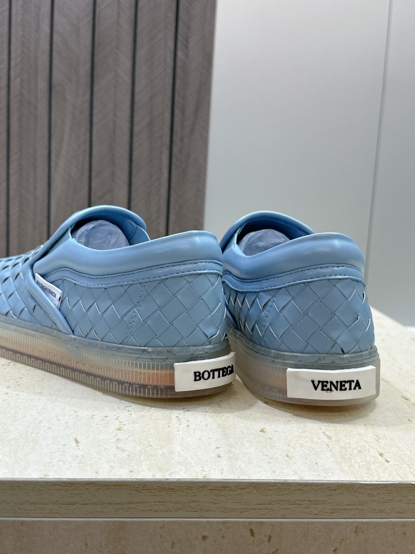 男+10Bottega Veneta 葆蝶家2026春夏情侣系列新款休闲运动小白鞋 BV字母logo平底