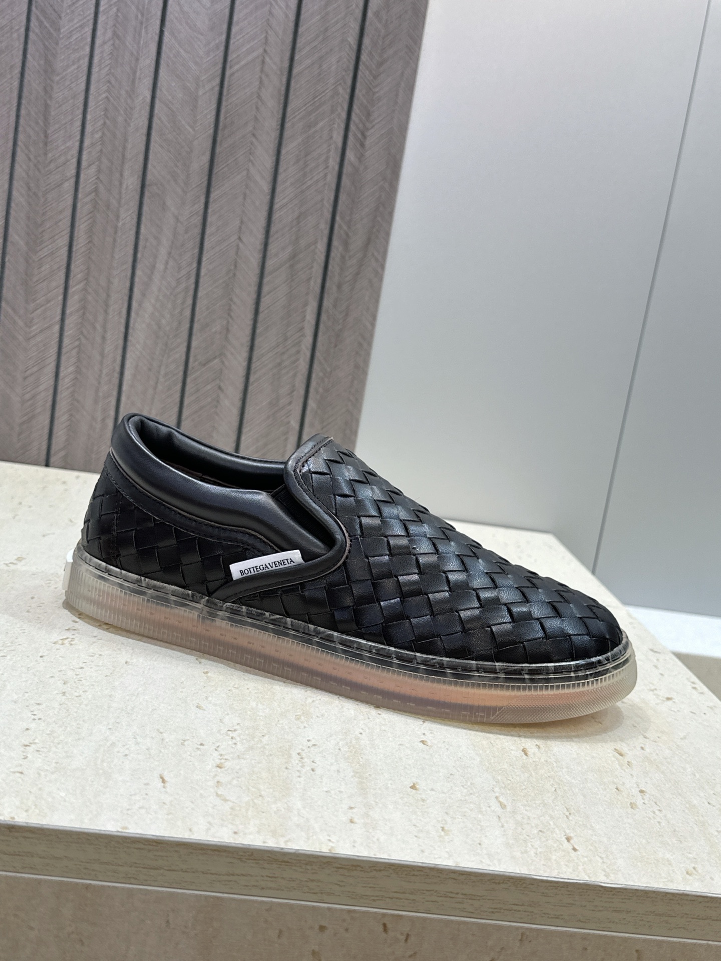 男+10Bottega Veneta 葆蝶家2026春夏情侣系列新款休闲运动小白鞋 BV字母logo平底