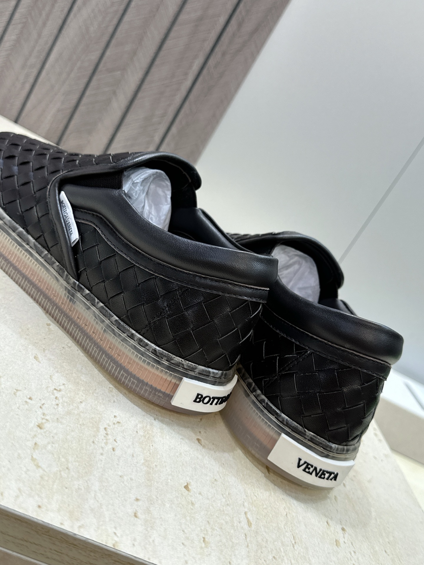 男+10Bottega Veneta 葆蝶家2026春夏情侣系列新款休闲运动小白鞋 BV字母logo平底