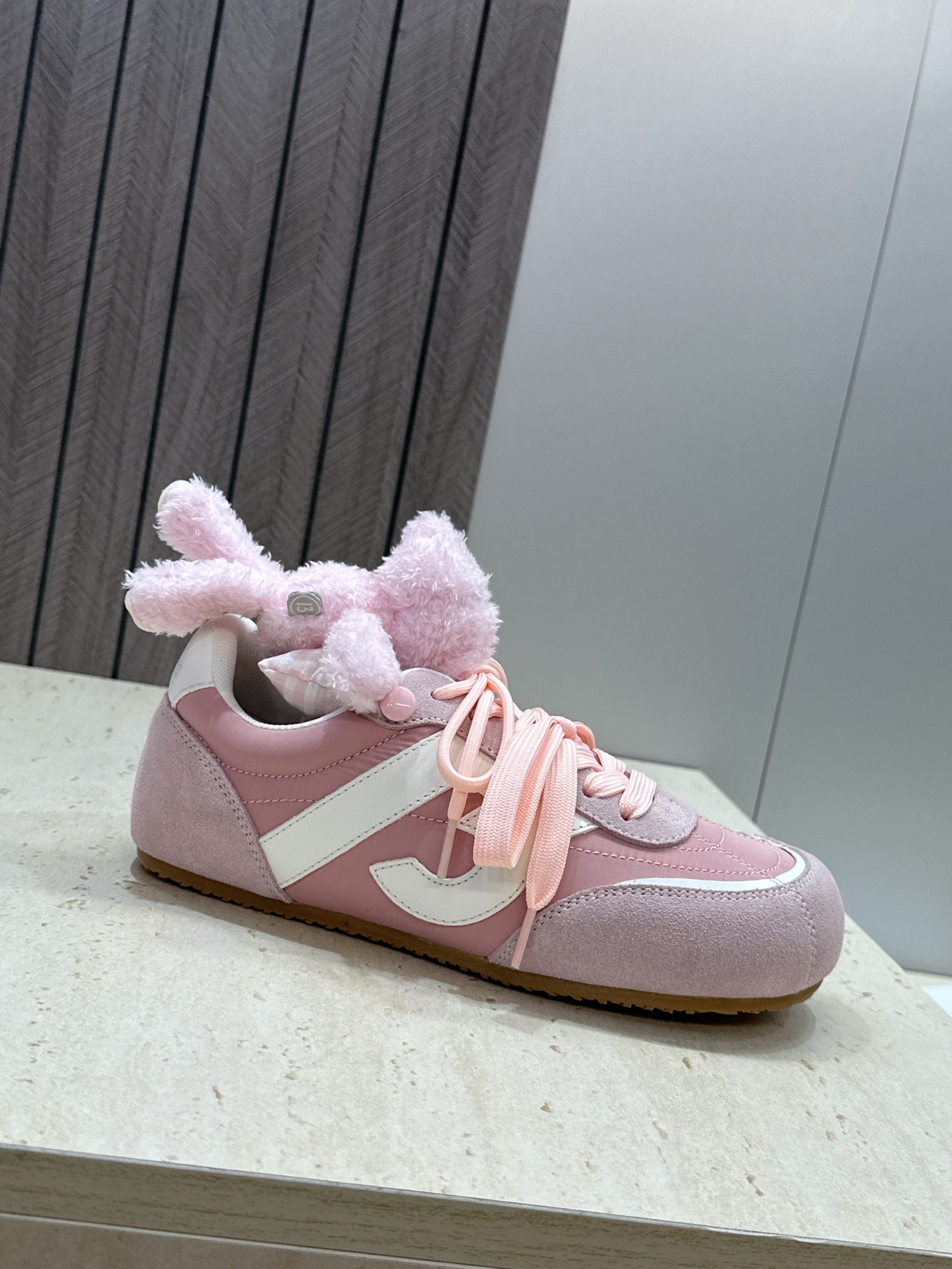 13DE MARZO 2026春夏时尚新款拼色休闲运动女鞋 标志性童趣立体小熊蝴蝶结平底圆头系带徳训鞋材