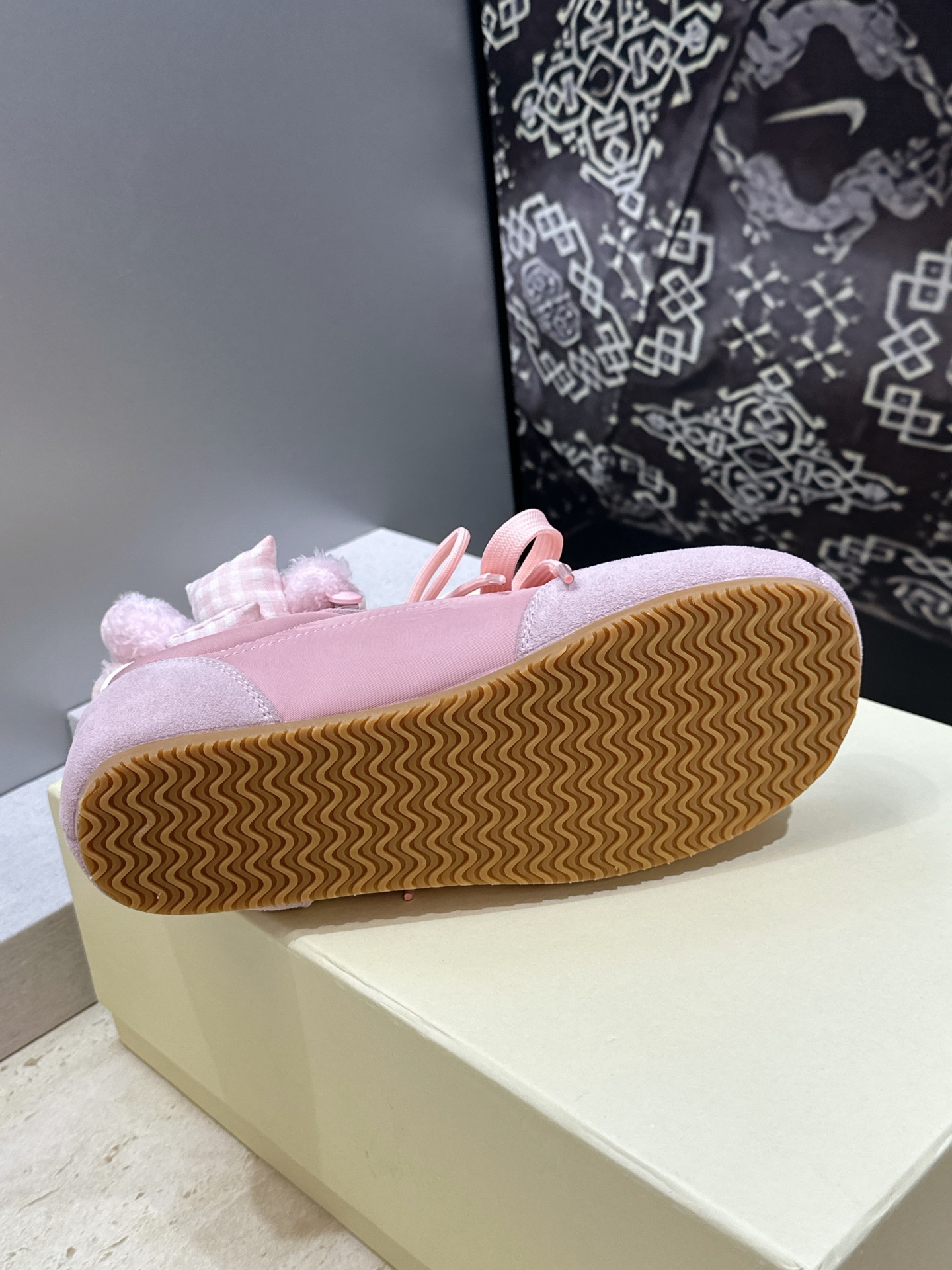 13DE MARZO 2026春夏时尚新款拼色休闲运动女鞋 标志性童趣立体小熊蝴蝶结平底圆头系带徳训鞋材