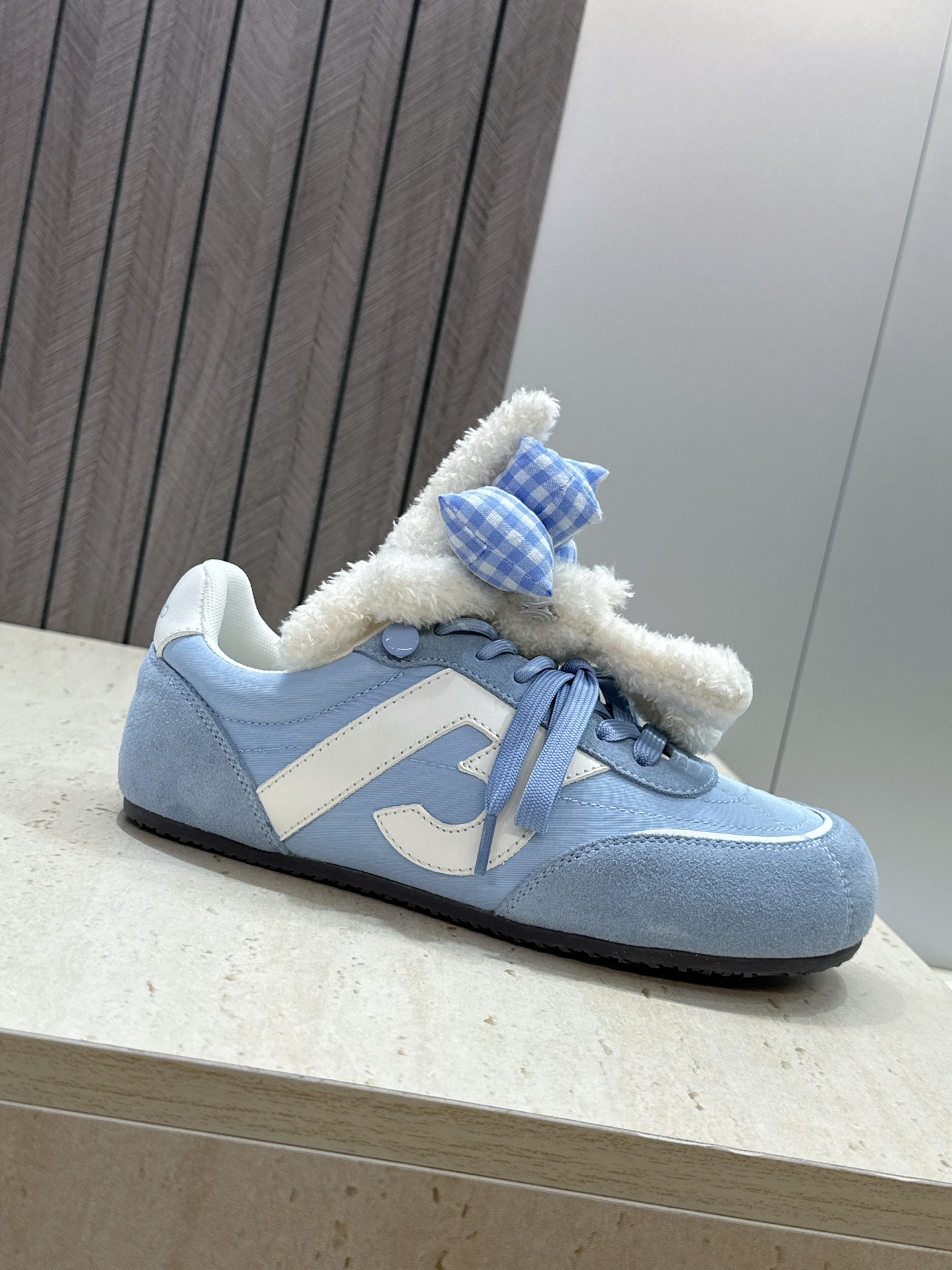 13DE MARZO 2026春夏时尚新款拼色休闲运动女鞋 标志性童趣立体小熊蝴蝶结平底圆头系带徳训鞋材