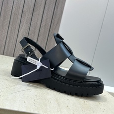 顶级版 PRADA 普拉达 2026春夏新款厚底低跟休闲女鞋 P家字母logo标志性徽章三角标五金扣圆头 顶级版 PRADA 普拉达 2026春夏新款厚底低跟休闲女鞋 P家字母logo标志性徽章三角标五金扣圆头
