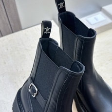 CELINE 2026秋冬新款切尔西机车女短靴 瑟琳字母logo五金扣厚底低跟圆头骑士靴材质:鞋面进口小 CELINE 2026秋冬新款切尔西机车女短靴 瑟琳字母logo五金扣厚底低跟圆头骑士靴材质:鞋面进口小